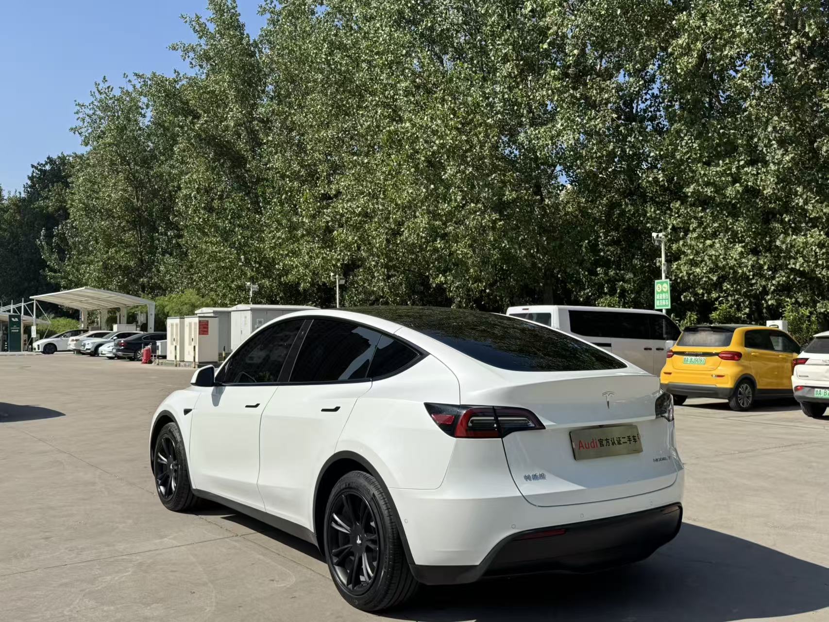 Tesla Model Y 2022 car image #8