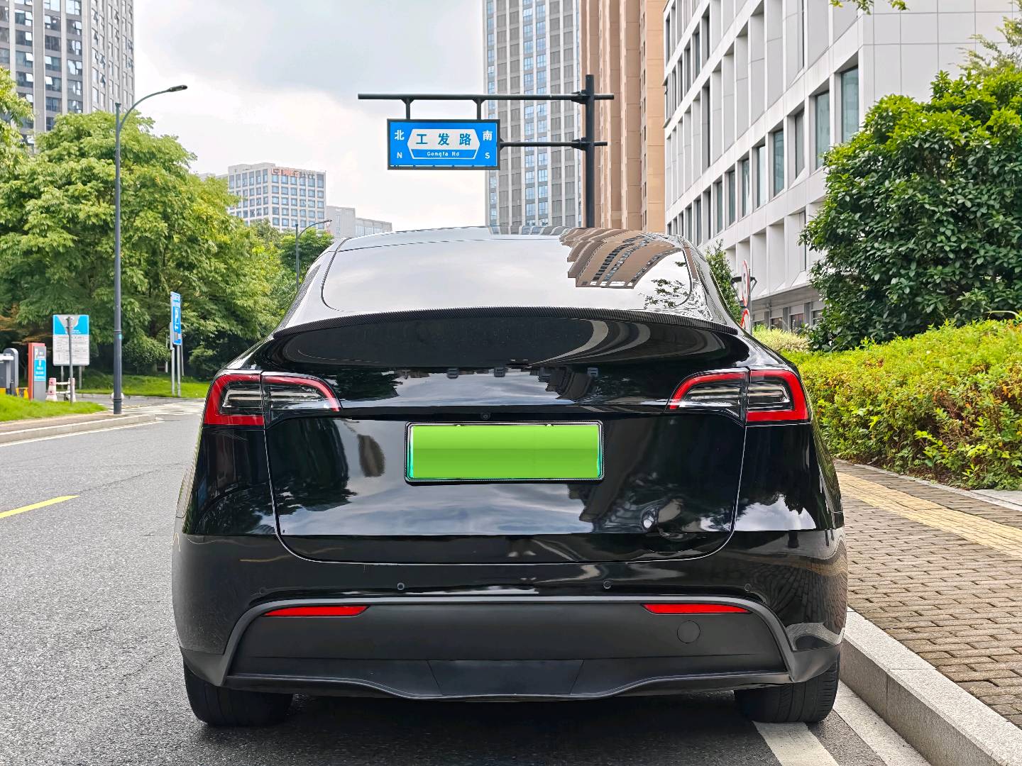 Tesla Model Y 2022 car image #11