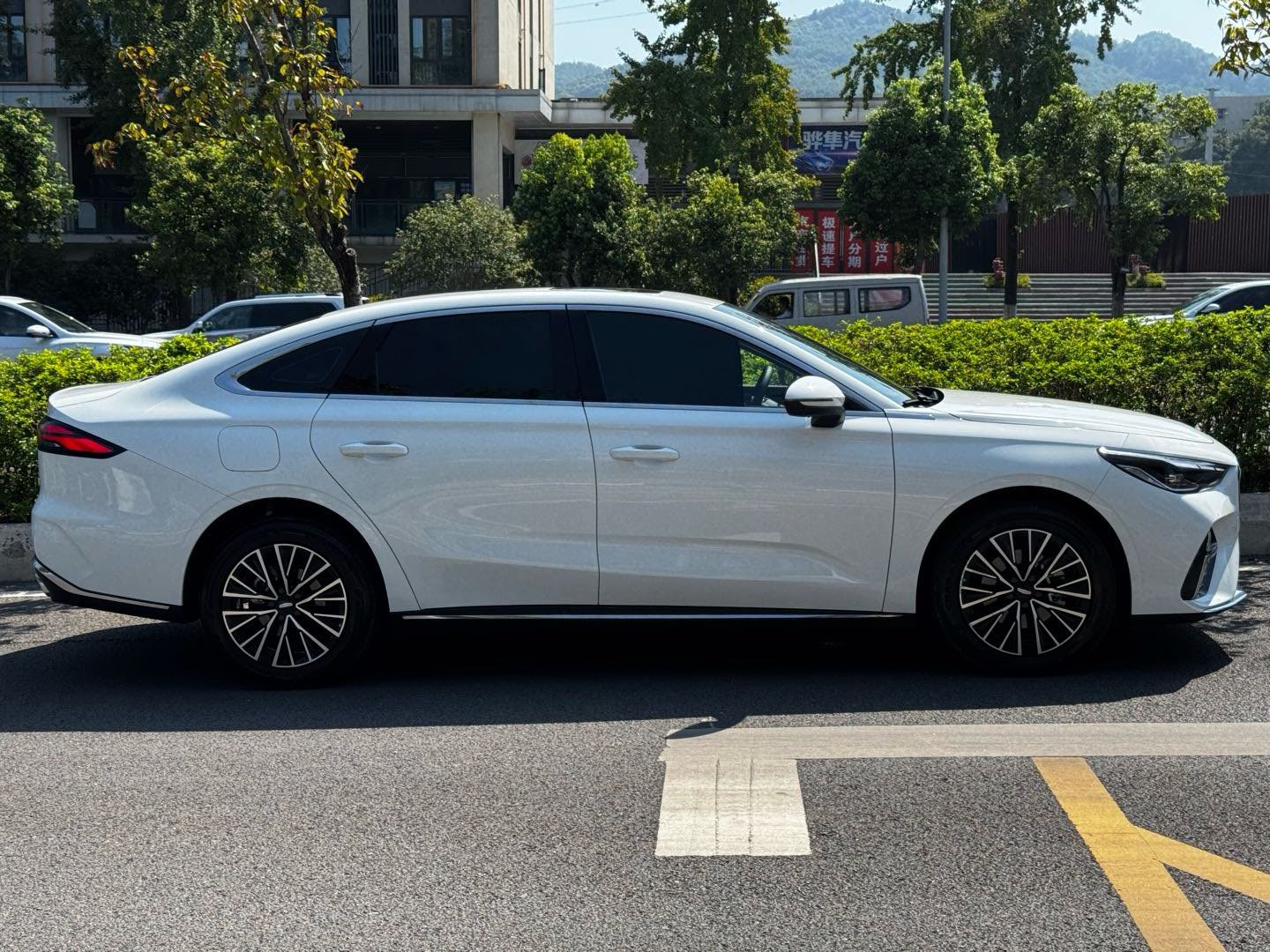 GEELY Emgrand 2026 #5 GEELY Emgrand 2026 car image #5