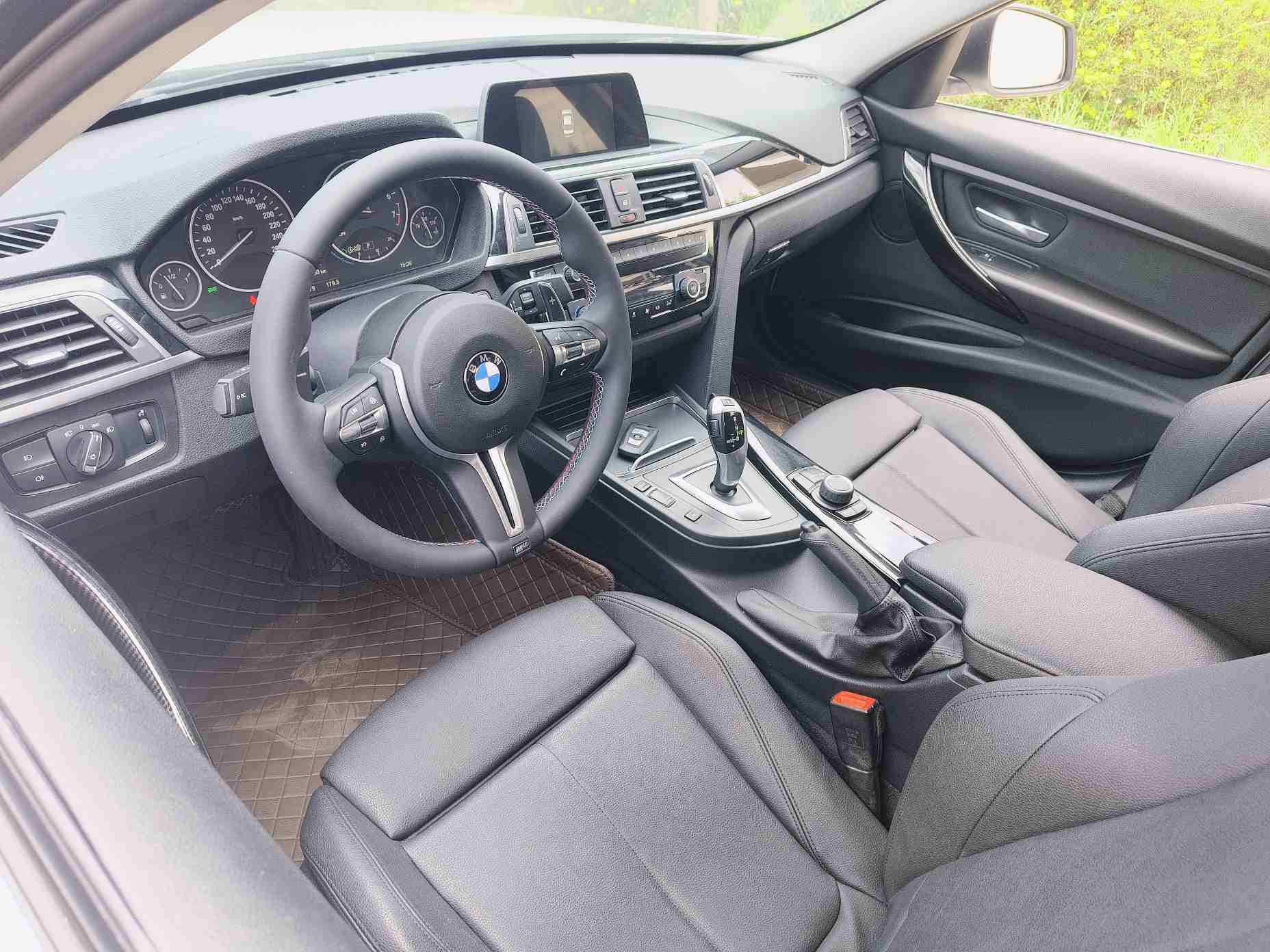 BMW 3 Series 2017 car image #6