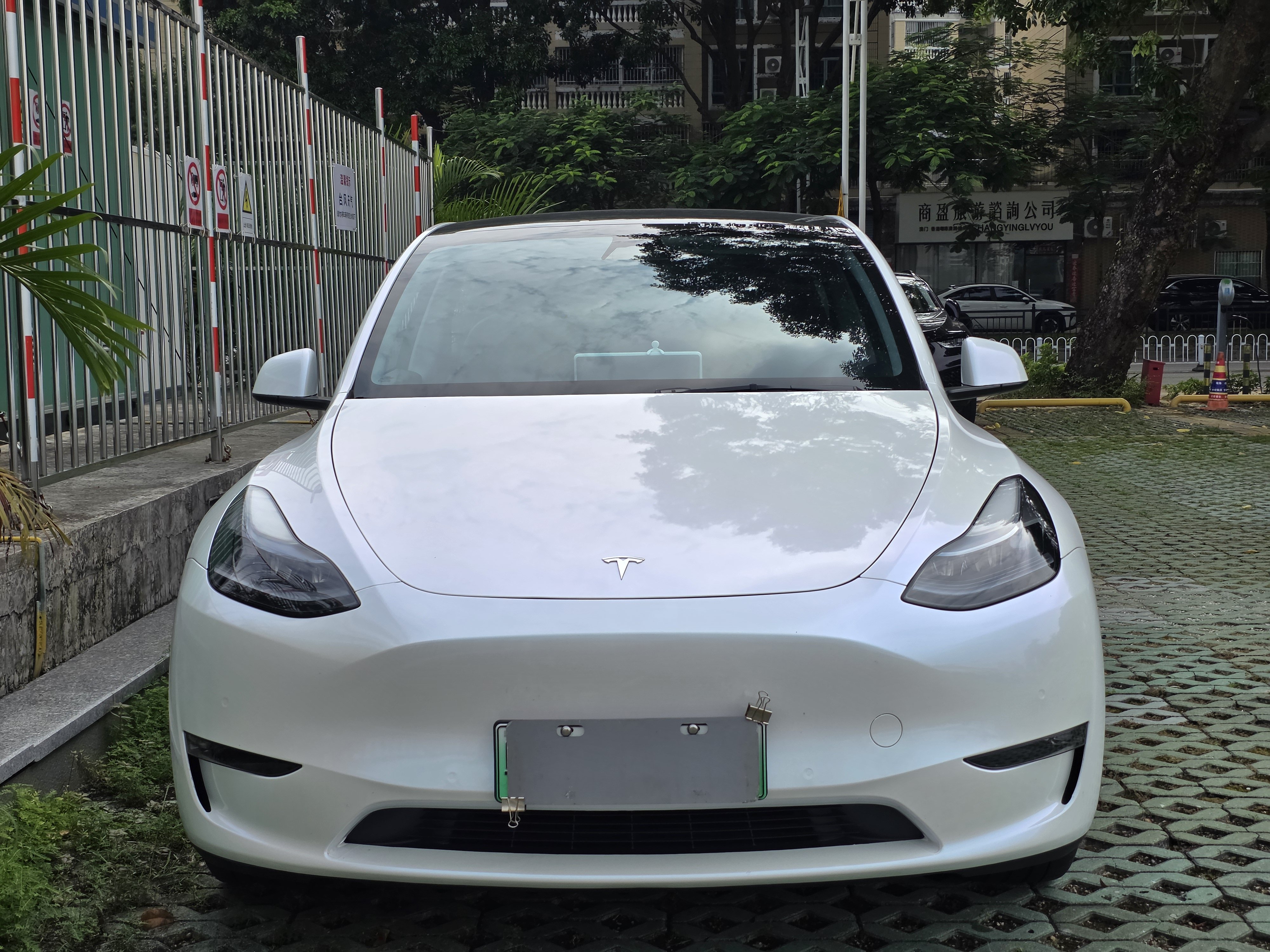 Tesla Model Y 2023 #4 Tesla Model Y 2023 car image #4
