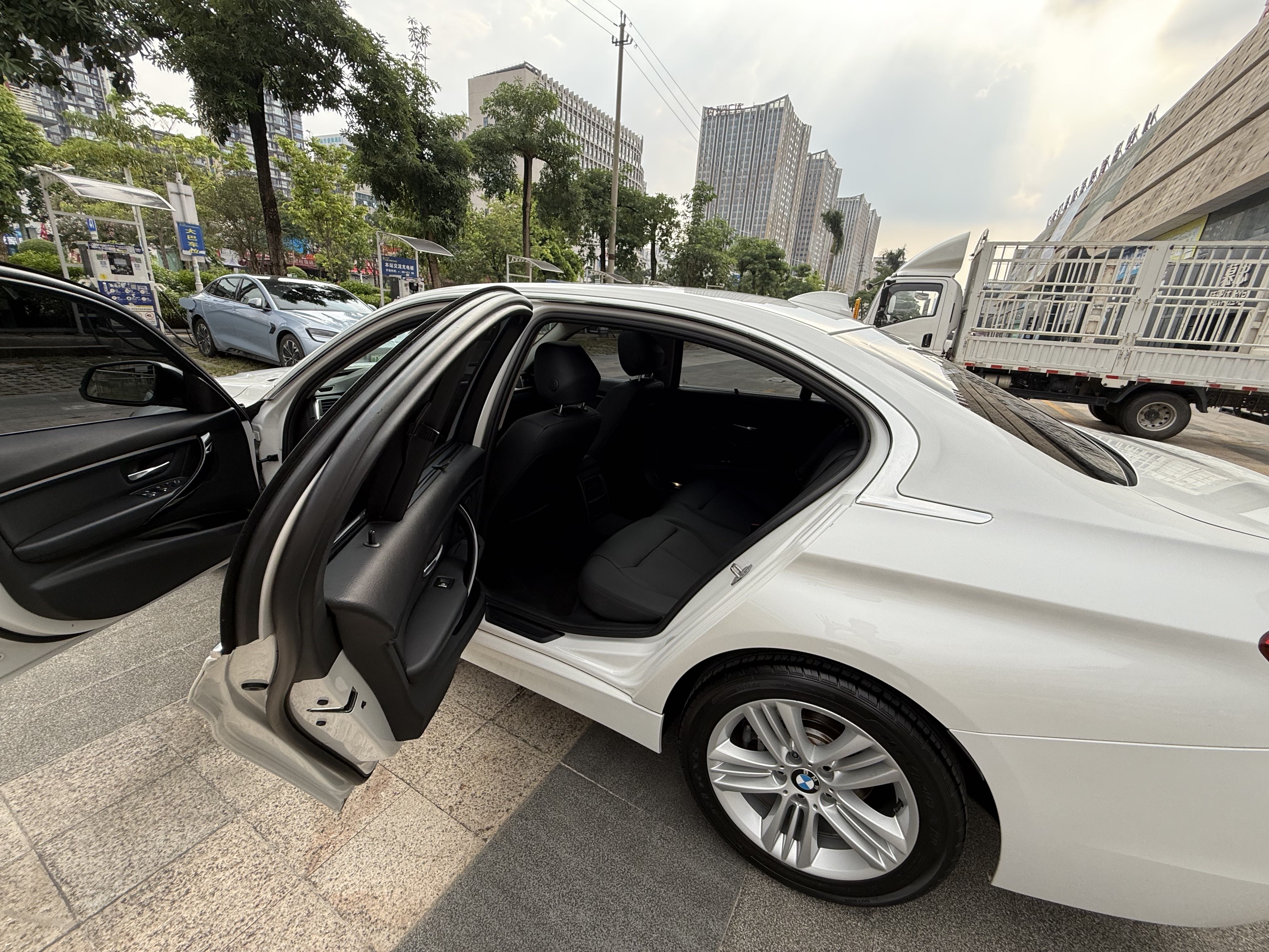 BMW 3 Series 2017 car image #8