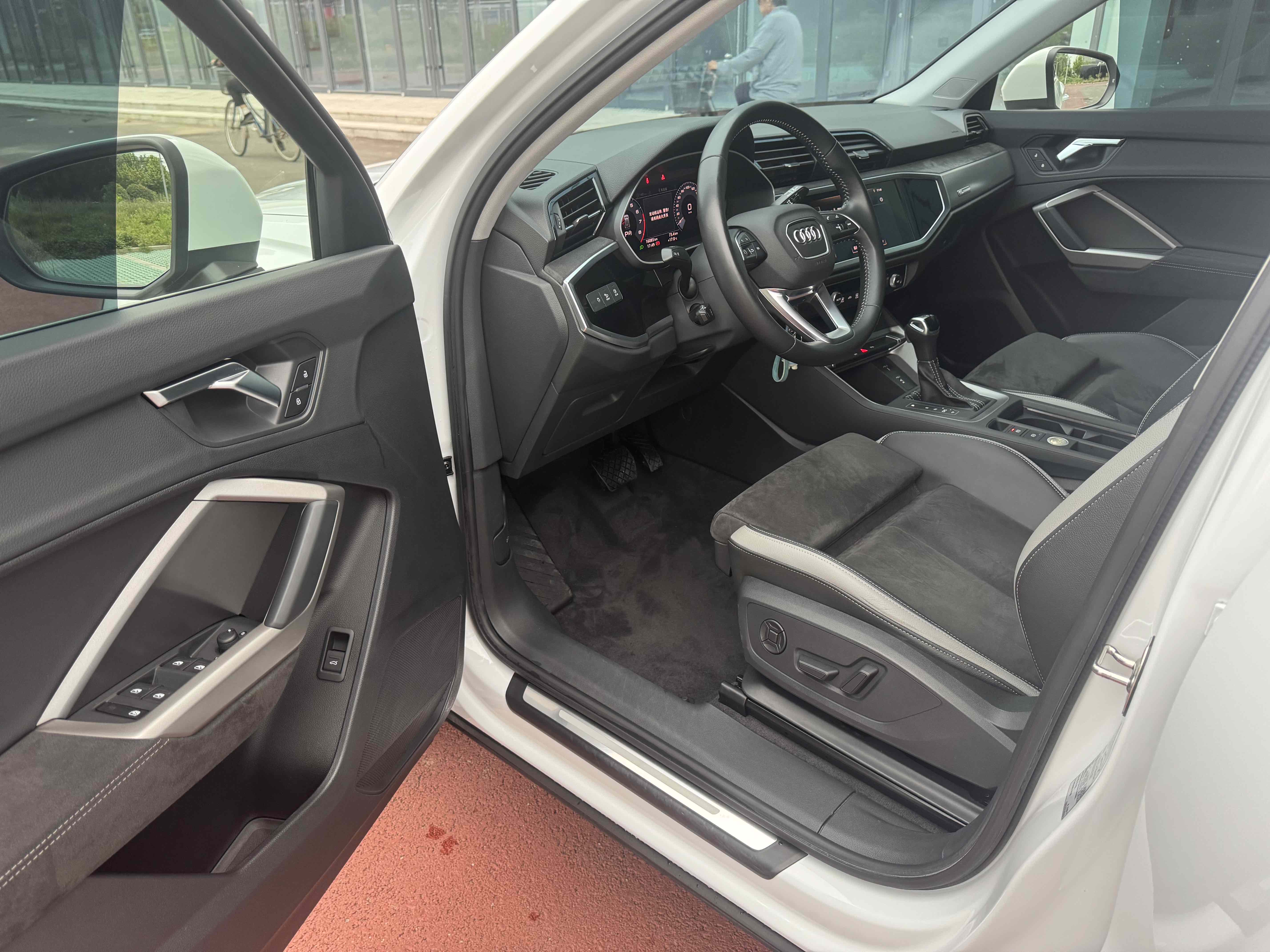 Audi Q3 2021 car image #7