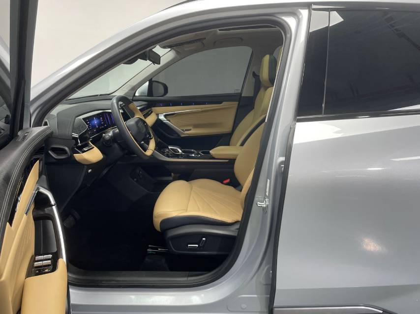GEELY Boyue L 2023 car image #9