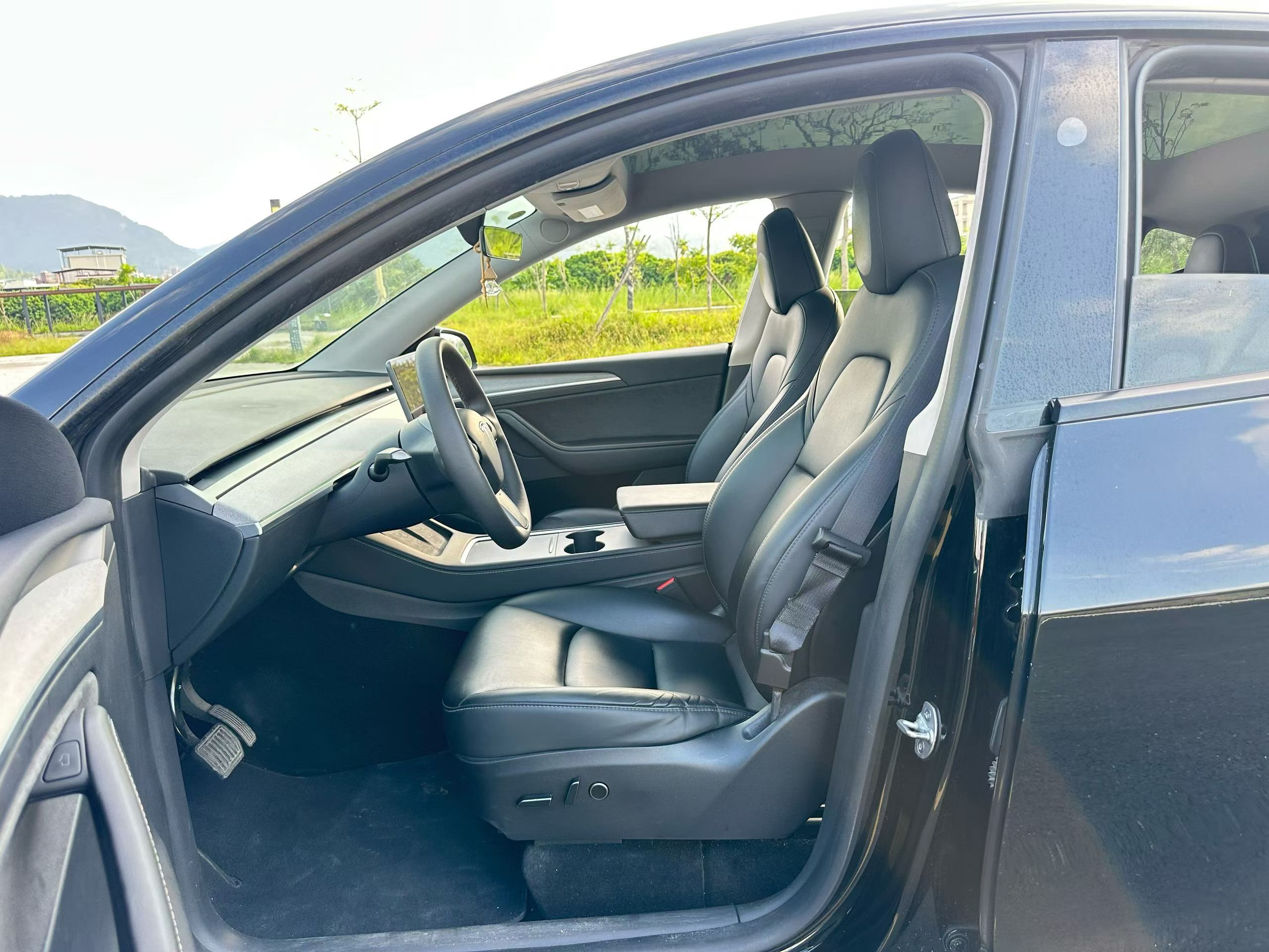 Tesla Model Y 2024 #5 Tesla Model Y 2024 car image #5