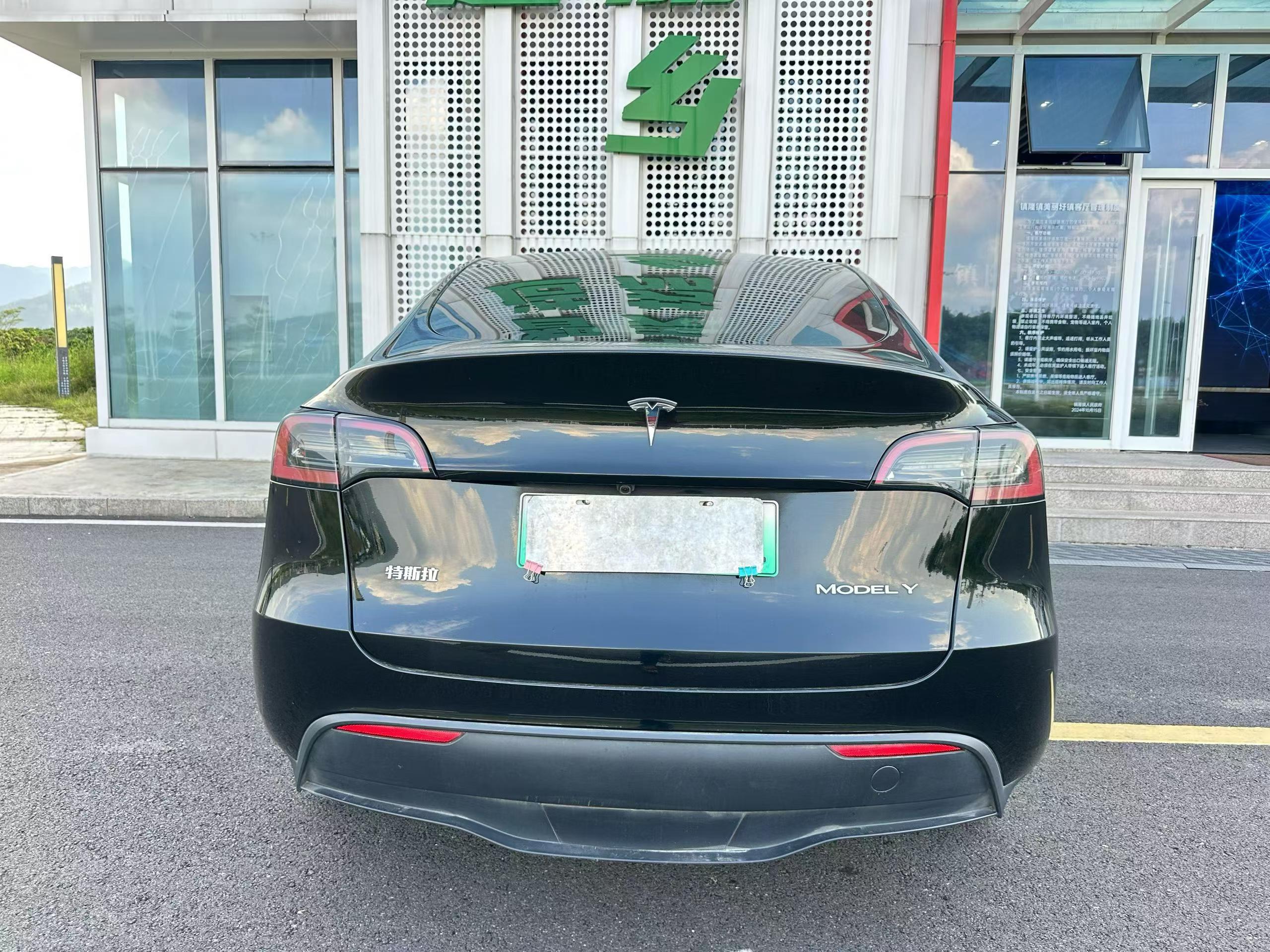 Tesla Model Y 2024 #9 Tesla Model Y 2024 car image #9