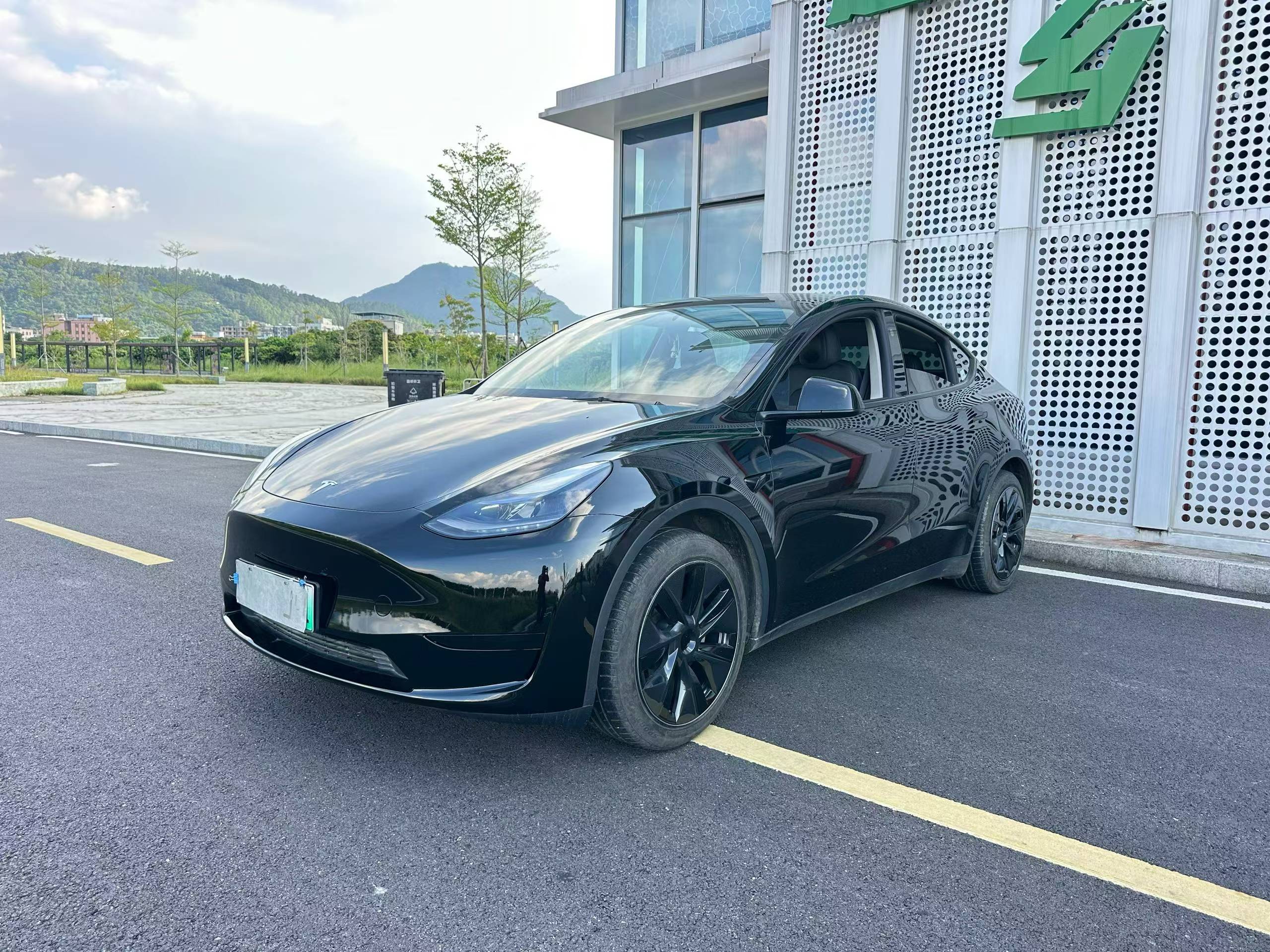 Tesla Model Y 2024 Tesla Model Y 2024 car image