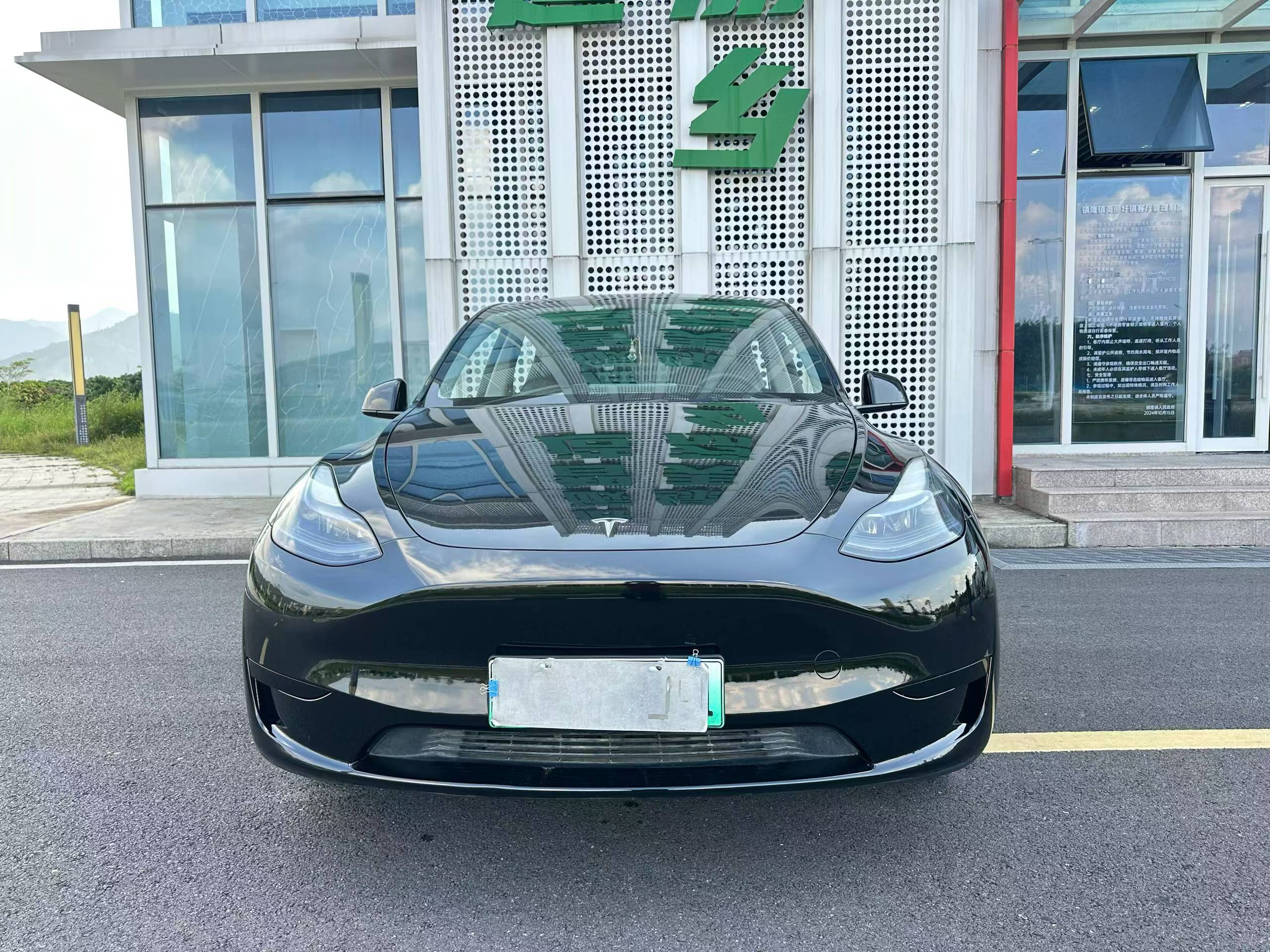 Tesla Model Y 2024 #4 Tesla Model Y 2024 car image #4