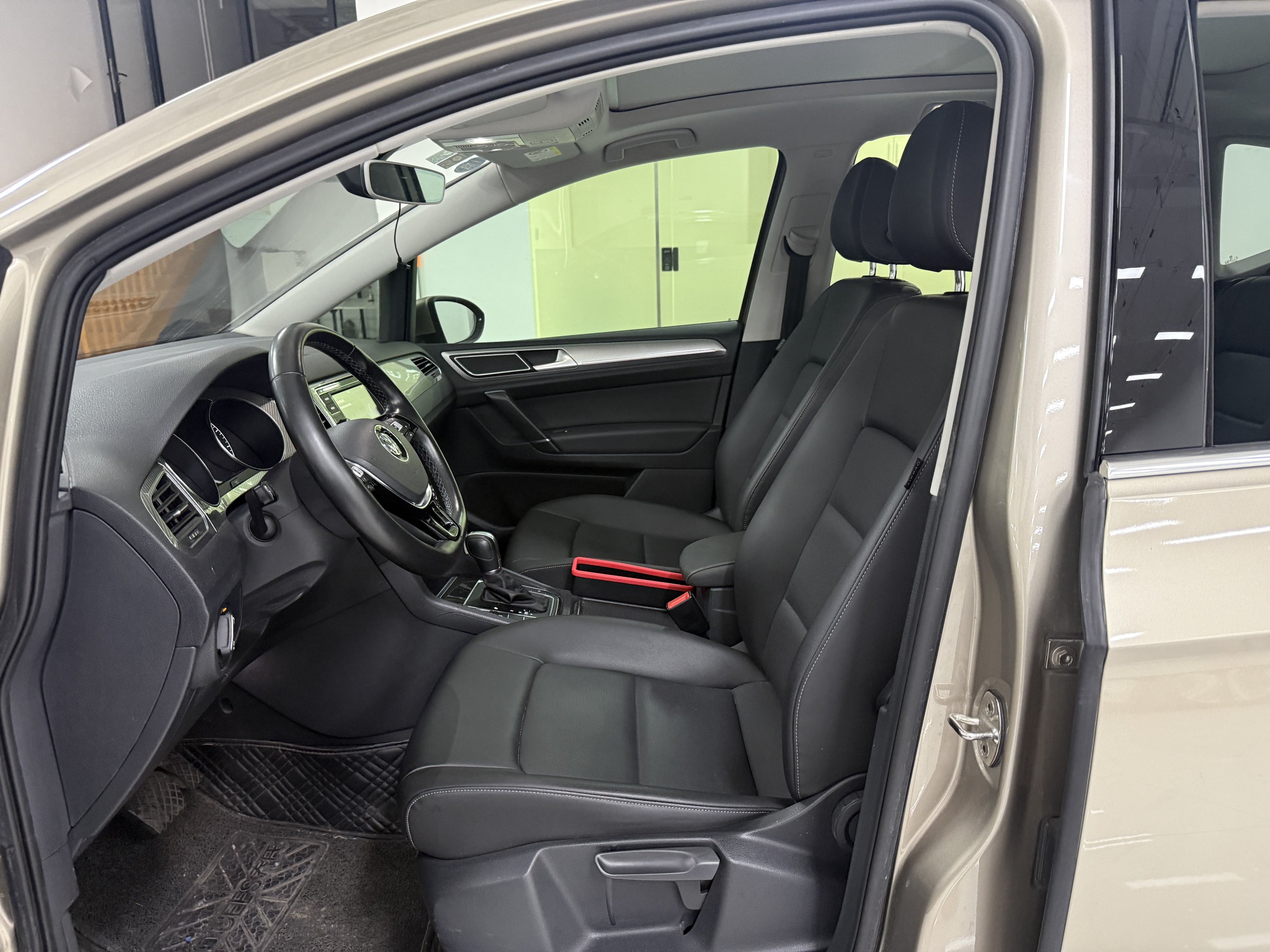 Volkswagen Golf Sportsvan 2018 #8 Volkswagen Golf Sportsvan 2018 car image #8
