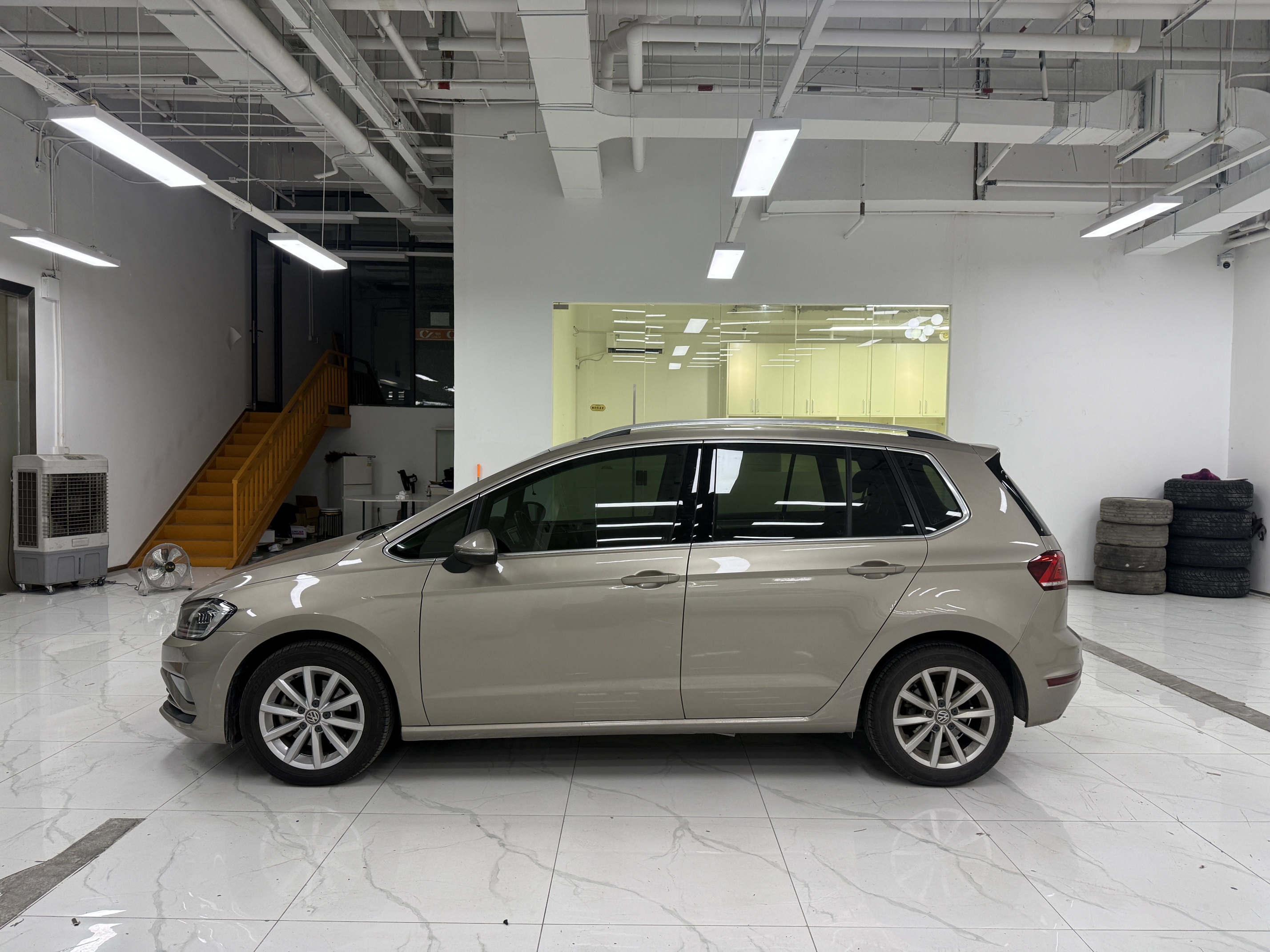 Volkswagen Golf Sportsvan 2018 #5 Volkswagen Golf Sportsvan 2018 car image #5