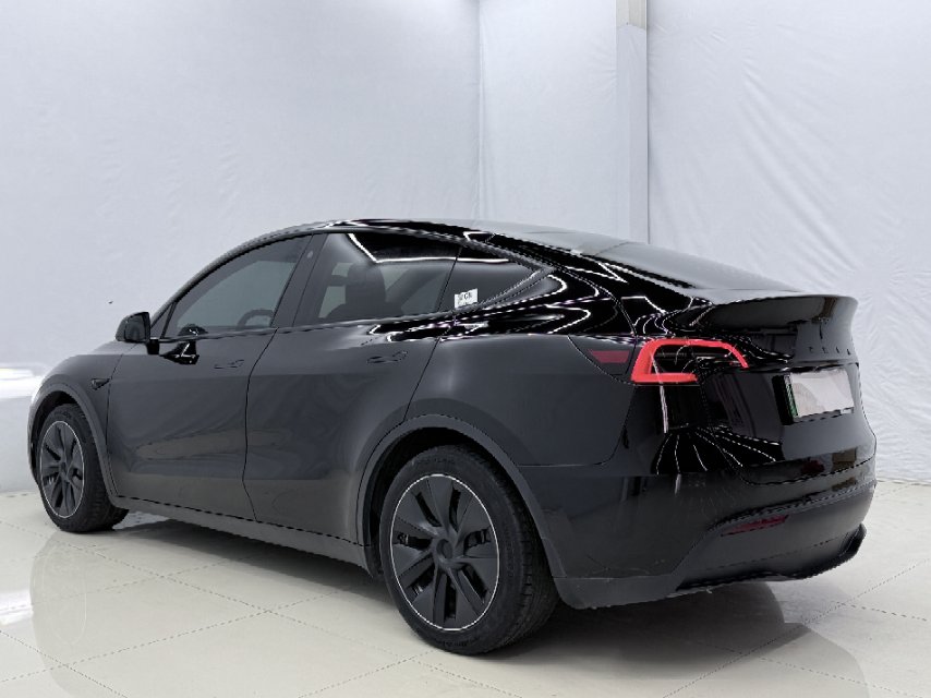 Tesla Model Y 2022 car image #9