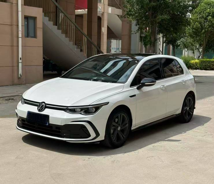 Volkswagen Golf 2023 car image #2