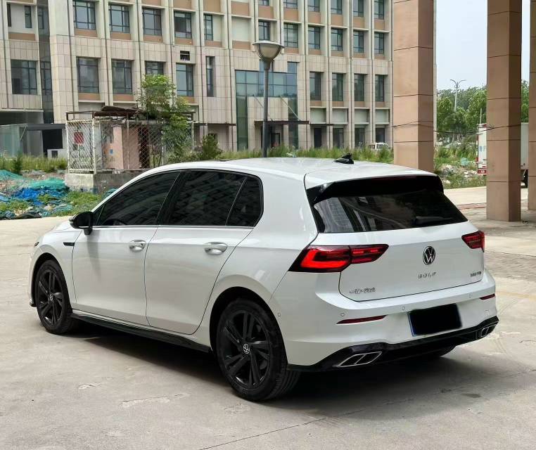 Volkswagen Golf 2023 car image #5
