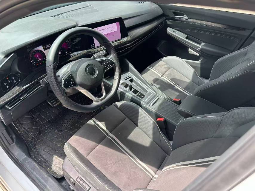 Volkswagen Golf 2023 car image #9