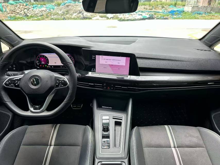 Volkswagen Golf 2023 car image #11