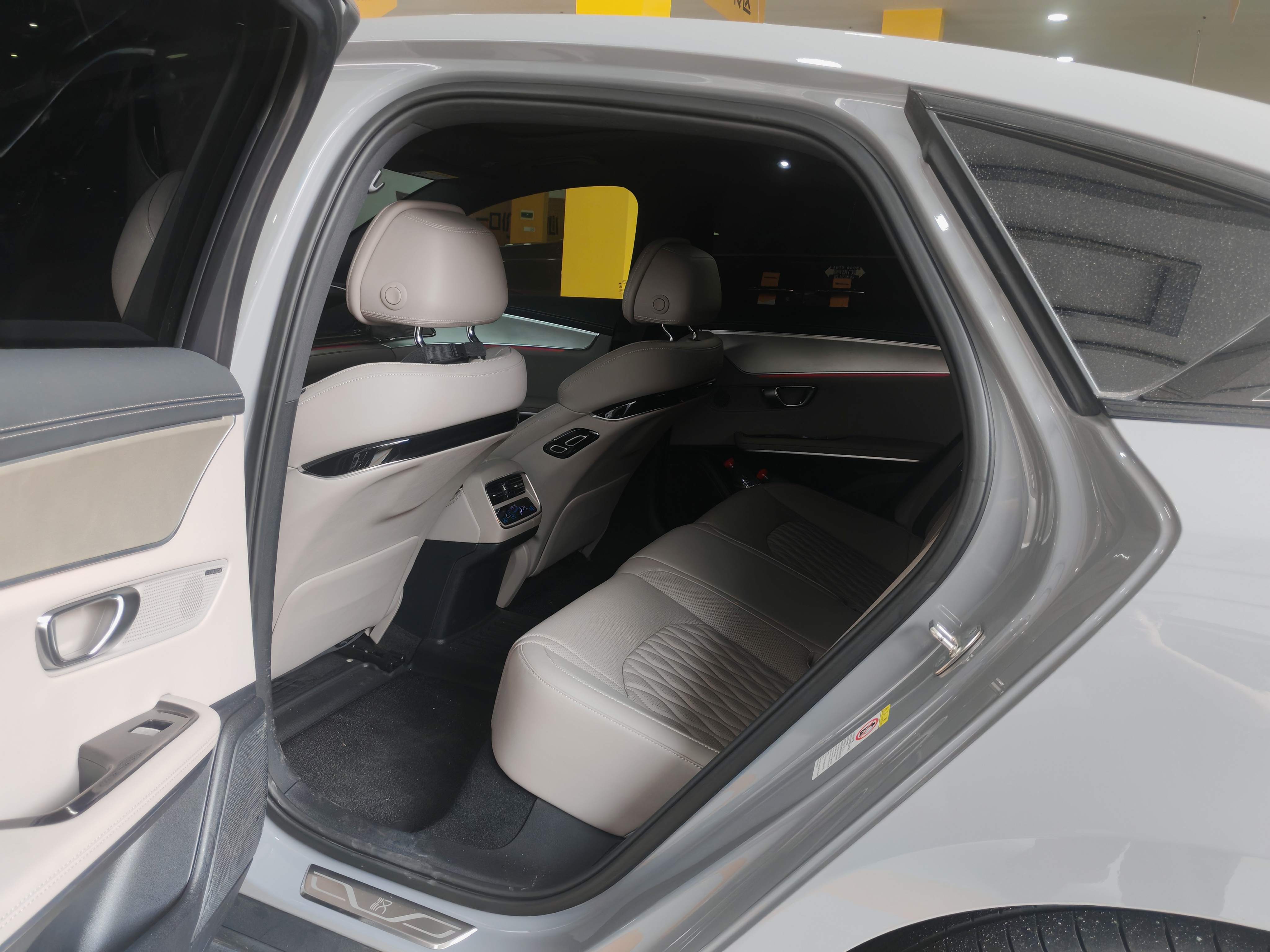 BYD Han 2025 car image #8
