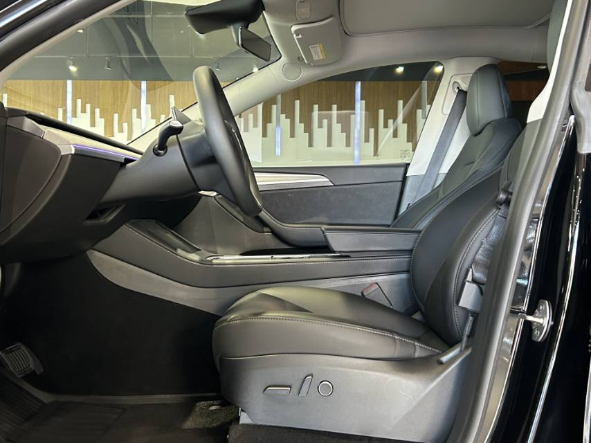 Tesla Model Y 2023 car image #6