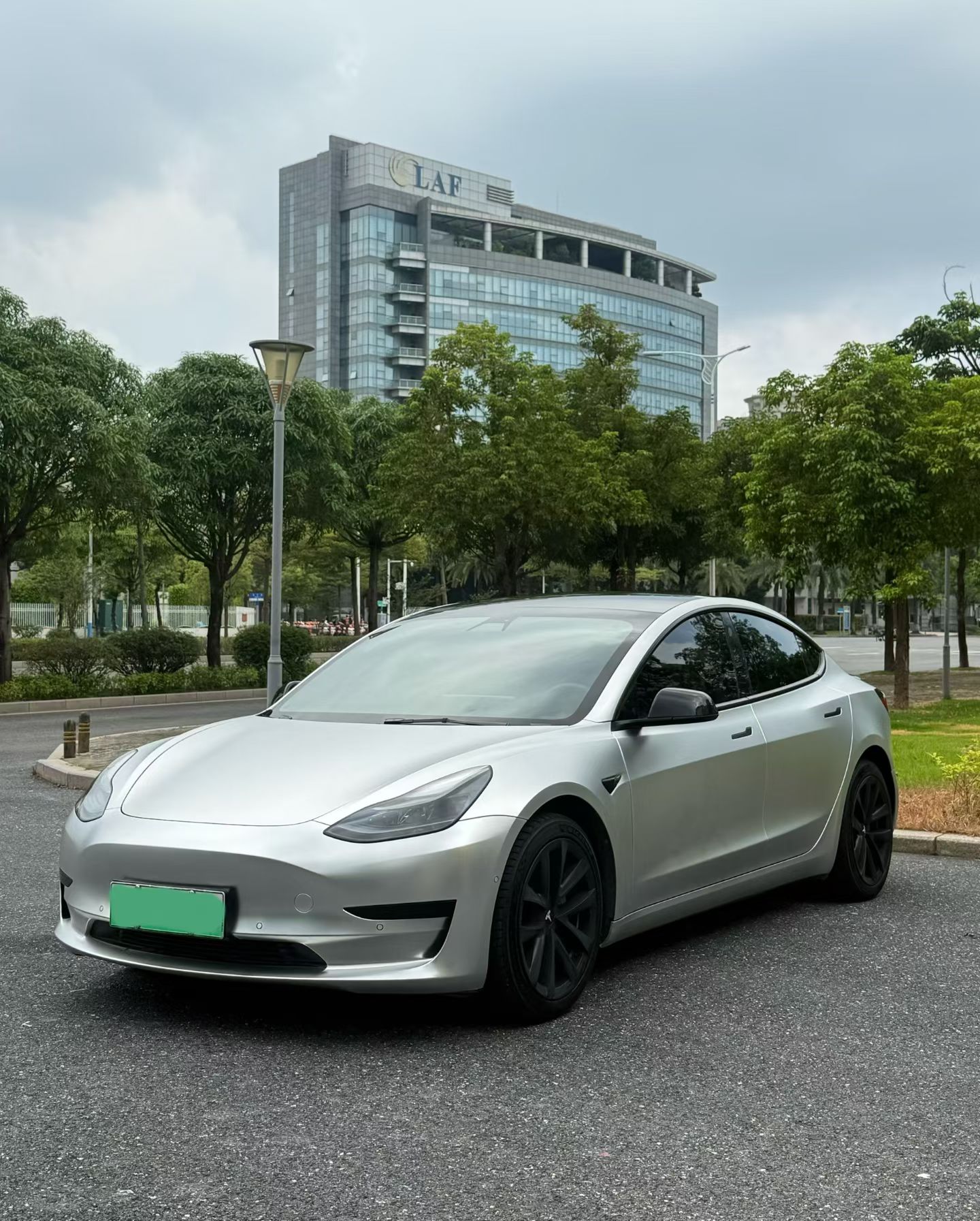 Tesla Model 3 2021 car image #2