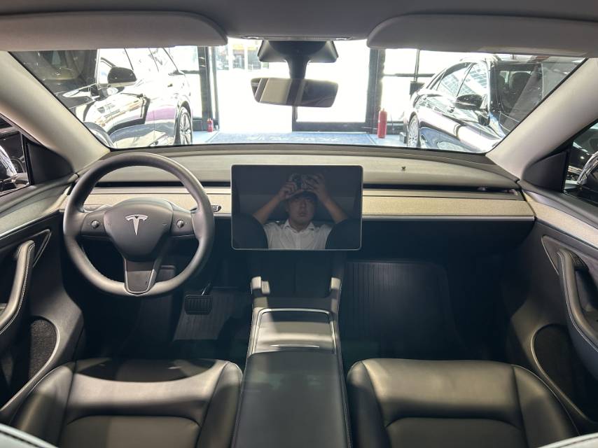 Tesla Model Y 2023 car image #7