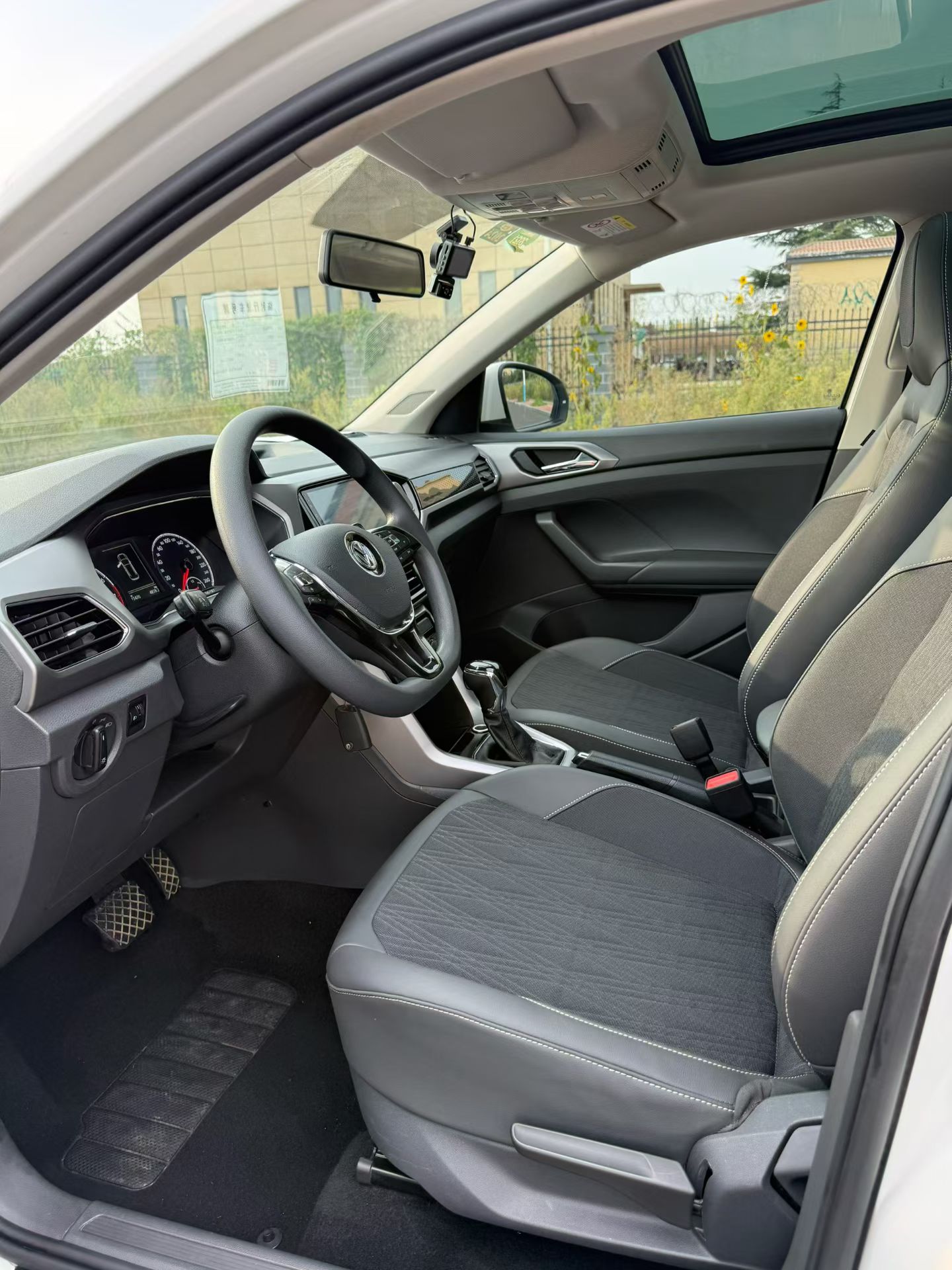 Volkswagen T-Cross 2019 car image #9