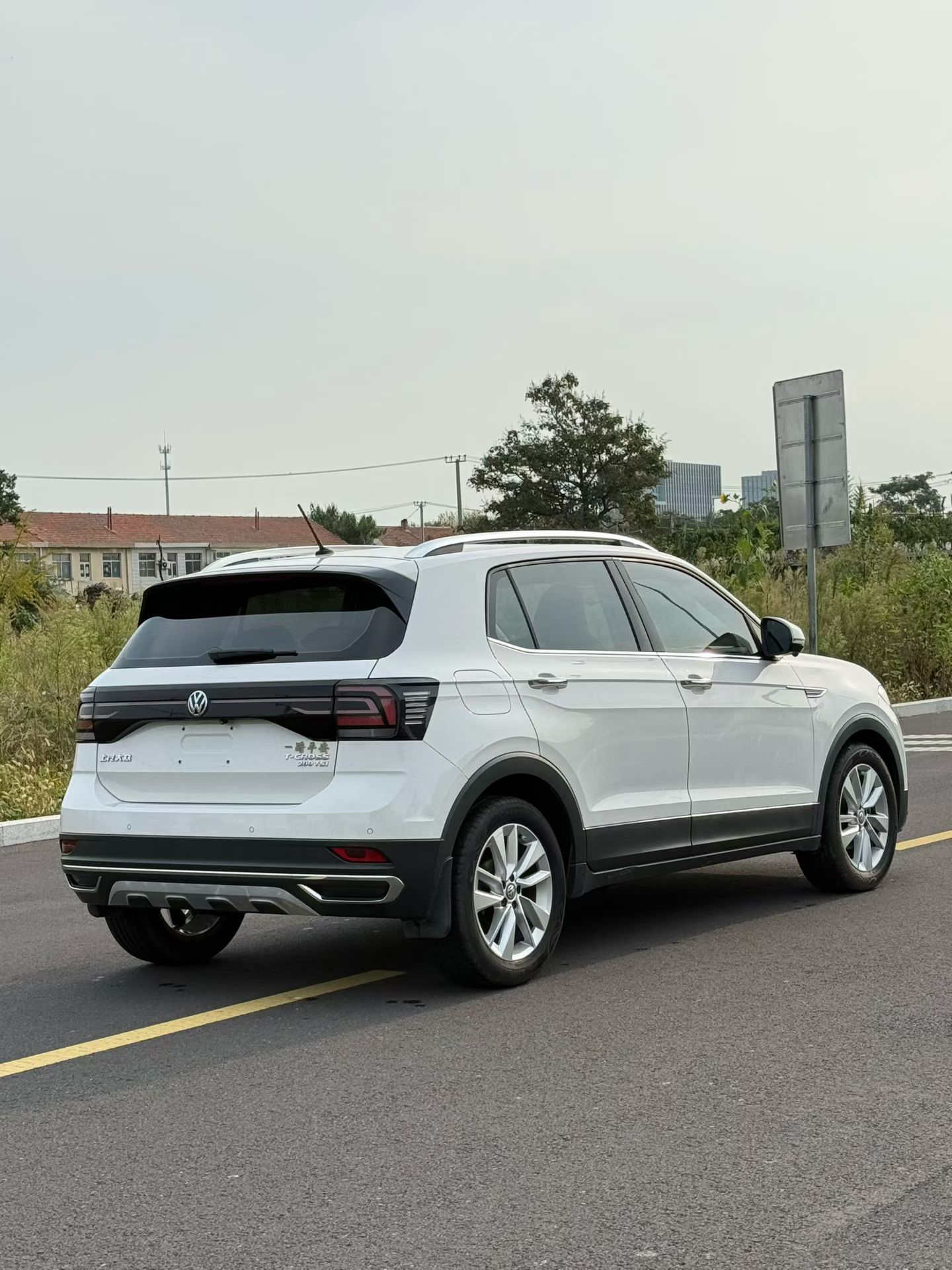 Volkswagen T-Cross 2019 car image #8