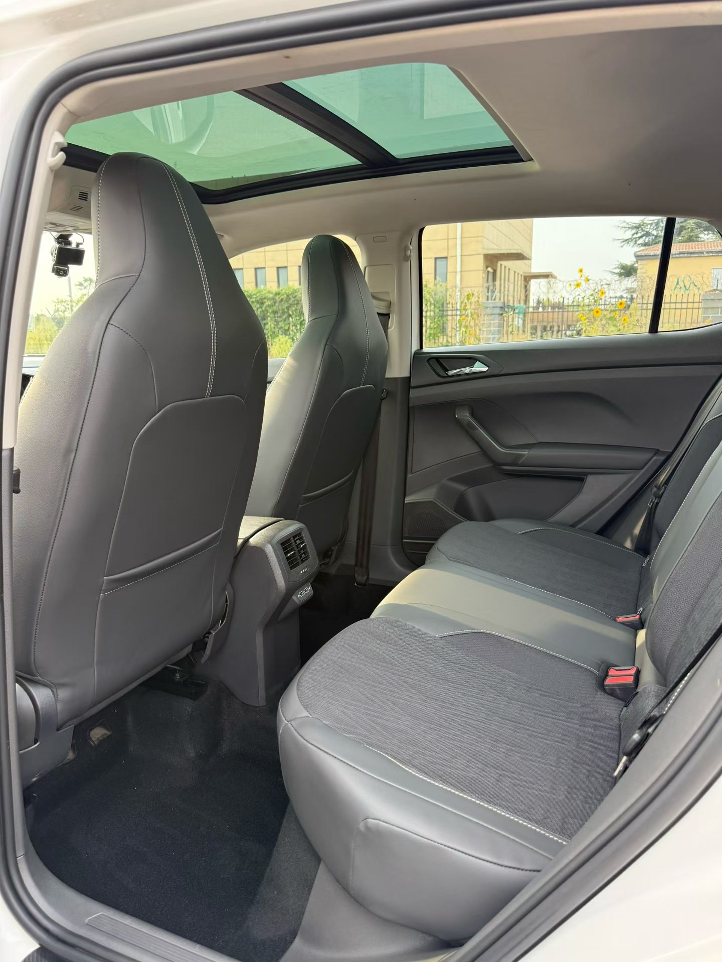 Volkswagen T-Cross 2019 car image #10