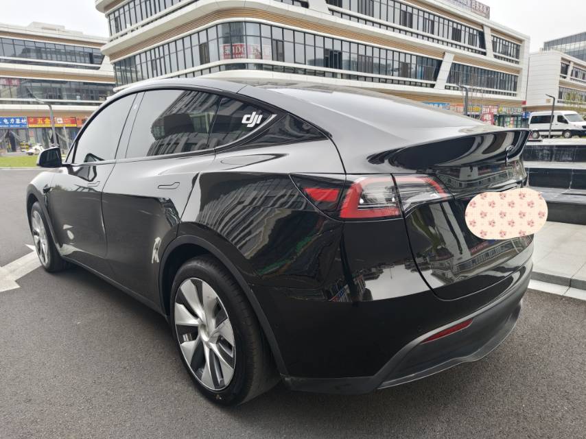 Tesla Model Y 2023 car image #8