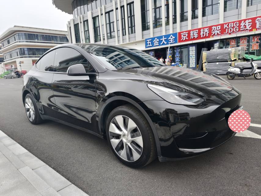 Tesla Model Y 2023 car image #4