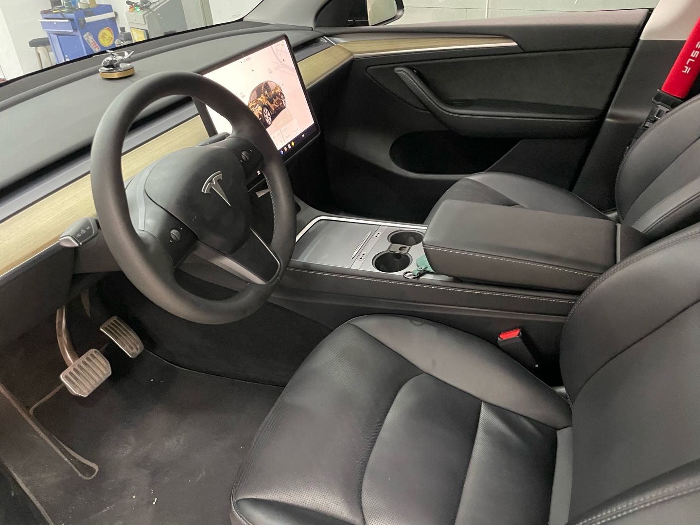 Tesla Model Y 2023 #10 Tesla Model Y 2023 car image #10