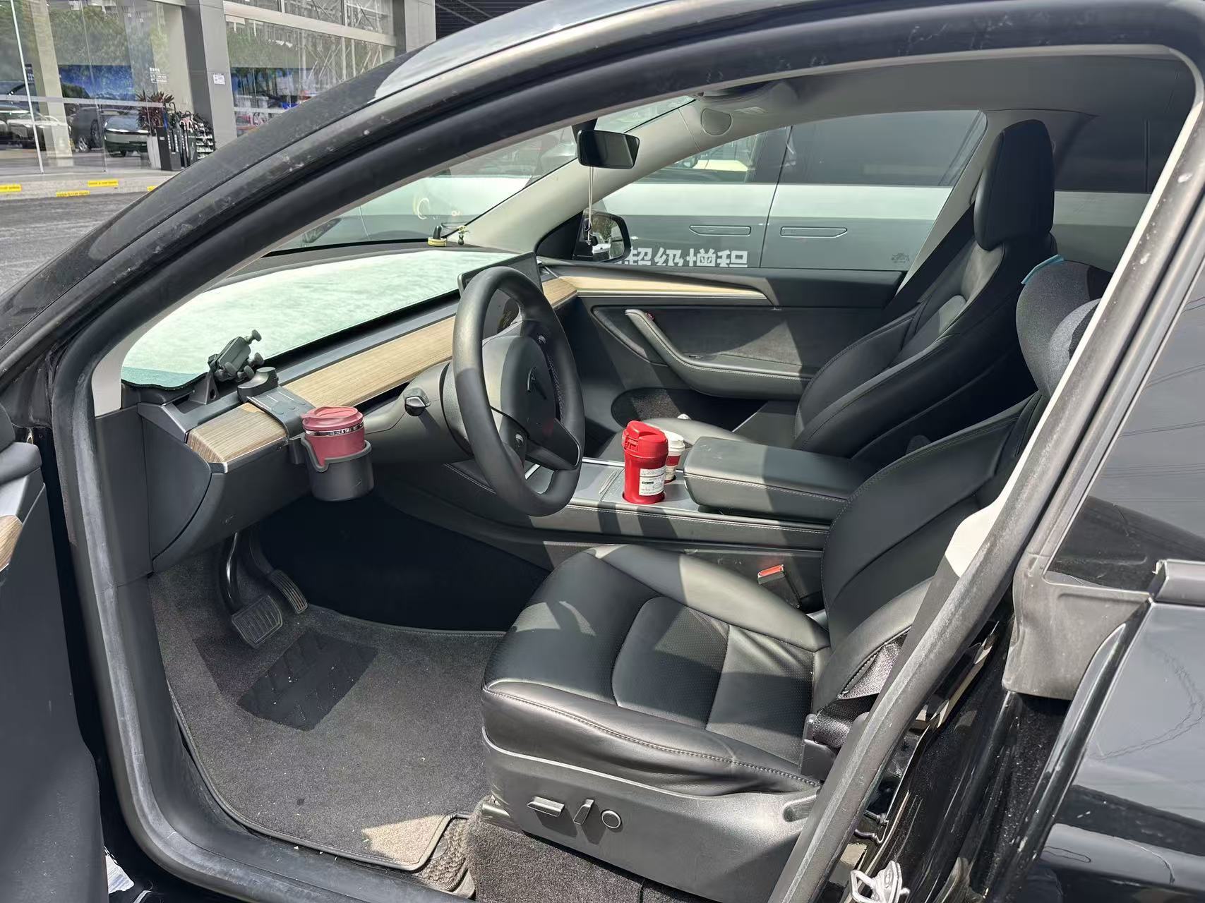 Tesla Model Y 2023 #5 Tesla Model Y 2023 car image #5