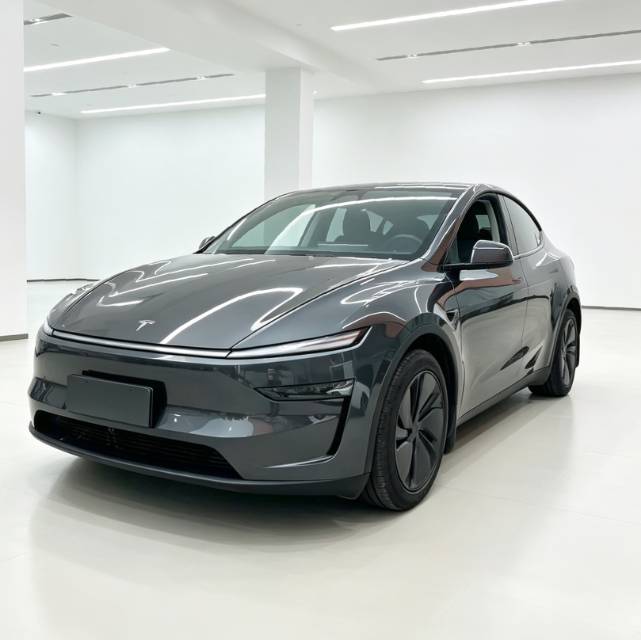 Tesla Model Y 2025 #2 Tesla Model Y 2025 car image #2
