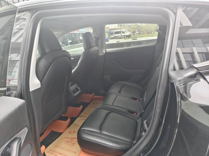 Tesla Model Y 2023 car image #10