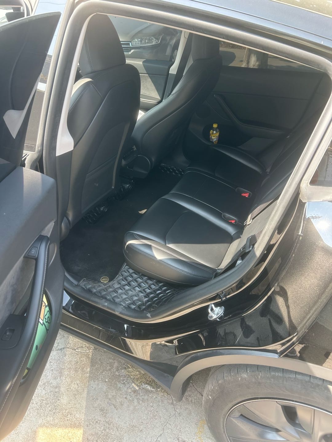 Tesla Model Y 2023 car image #9