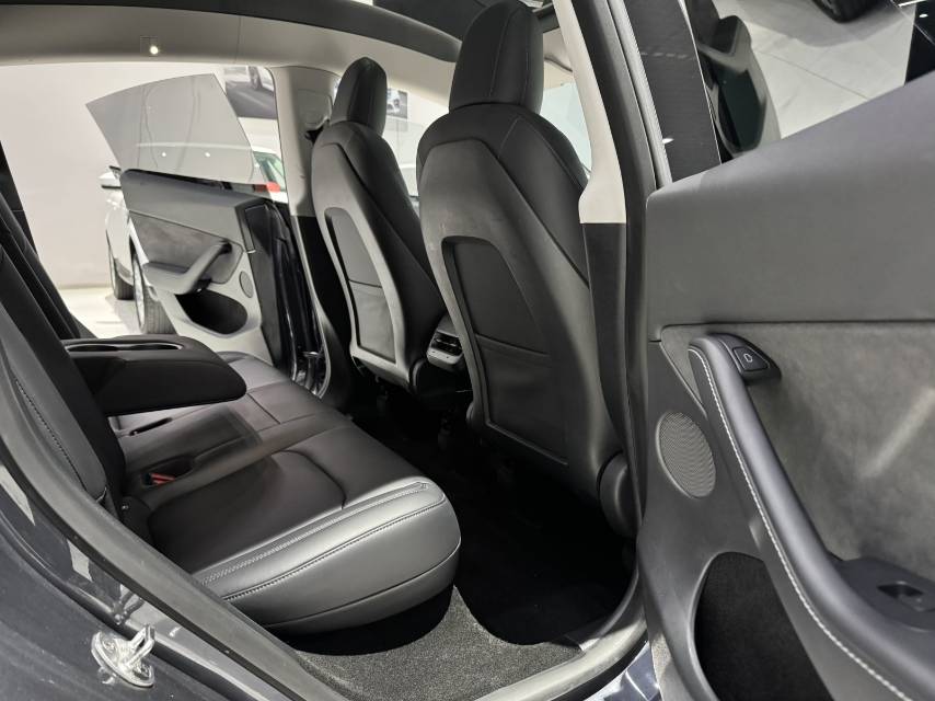 Tesla Model Y 2021 car image #9