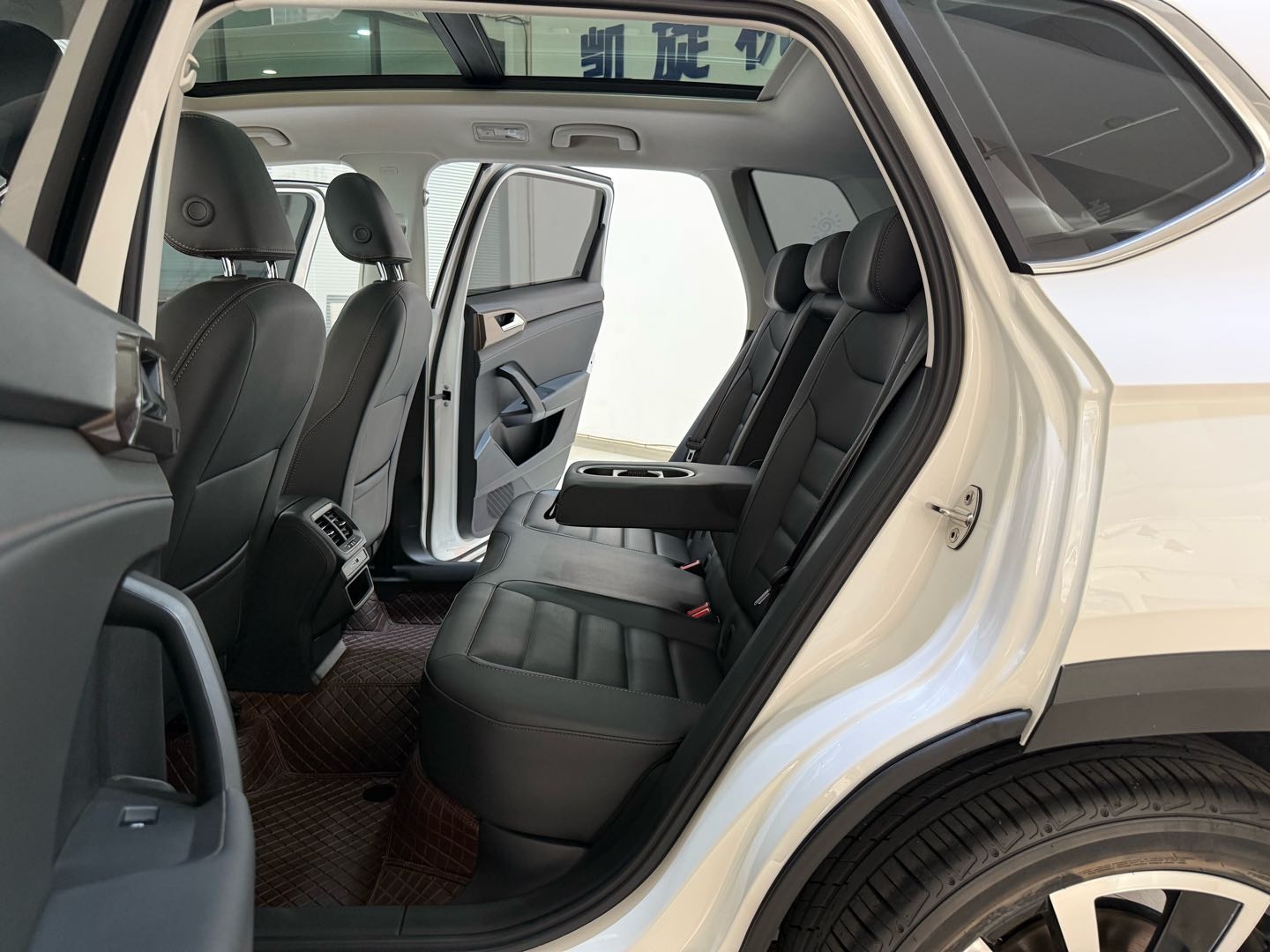 2023 car image #12