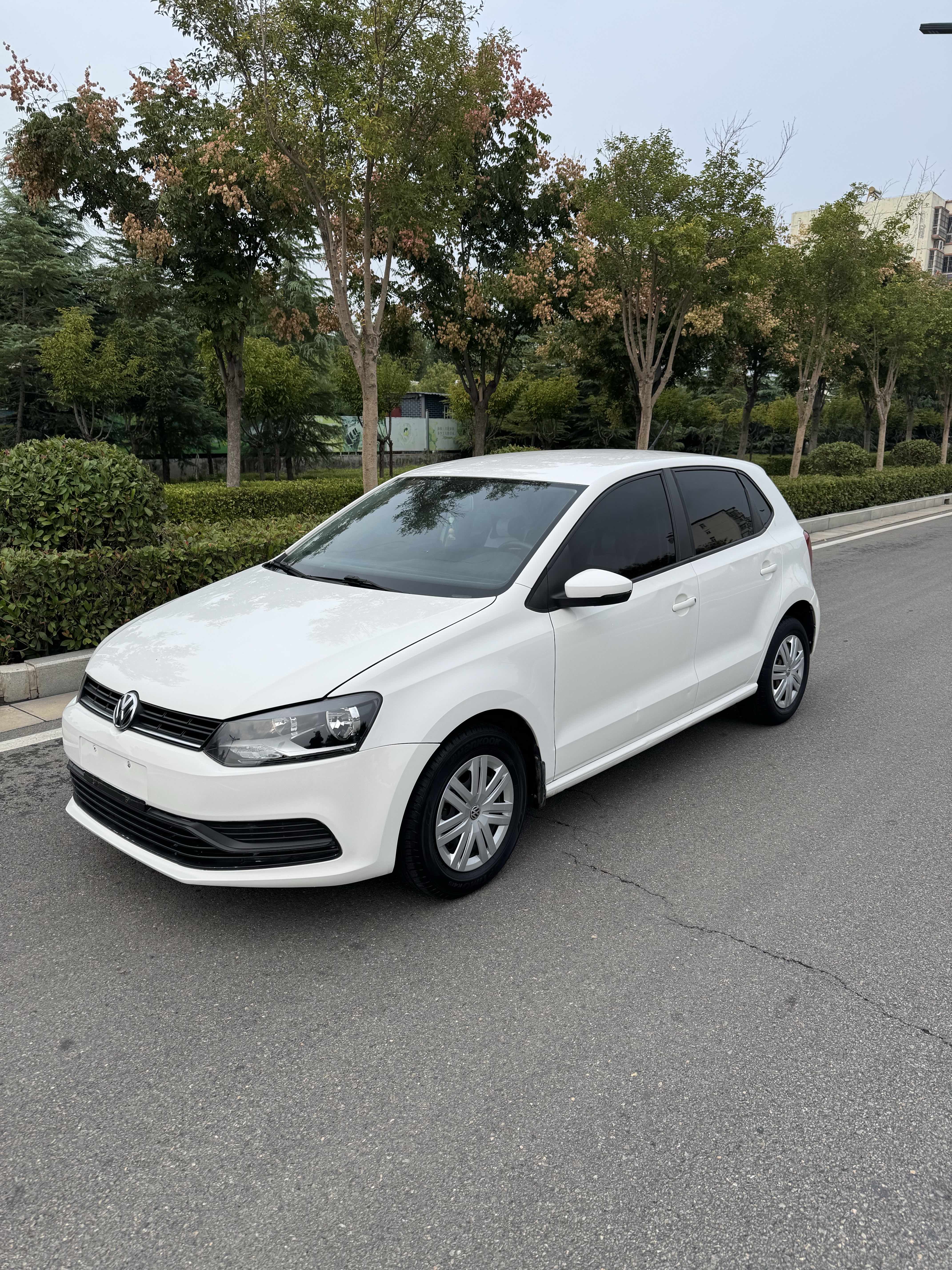 Volkswagen Polo 2017 car image #2