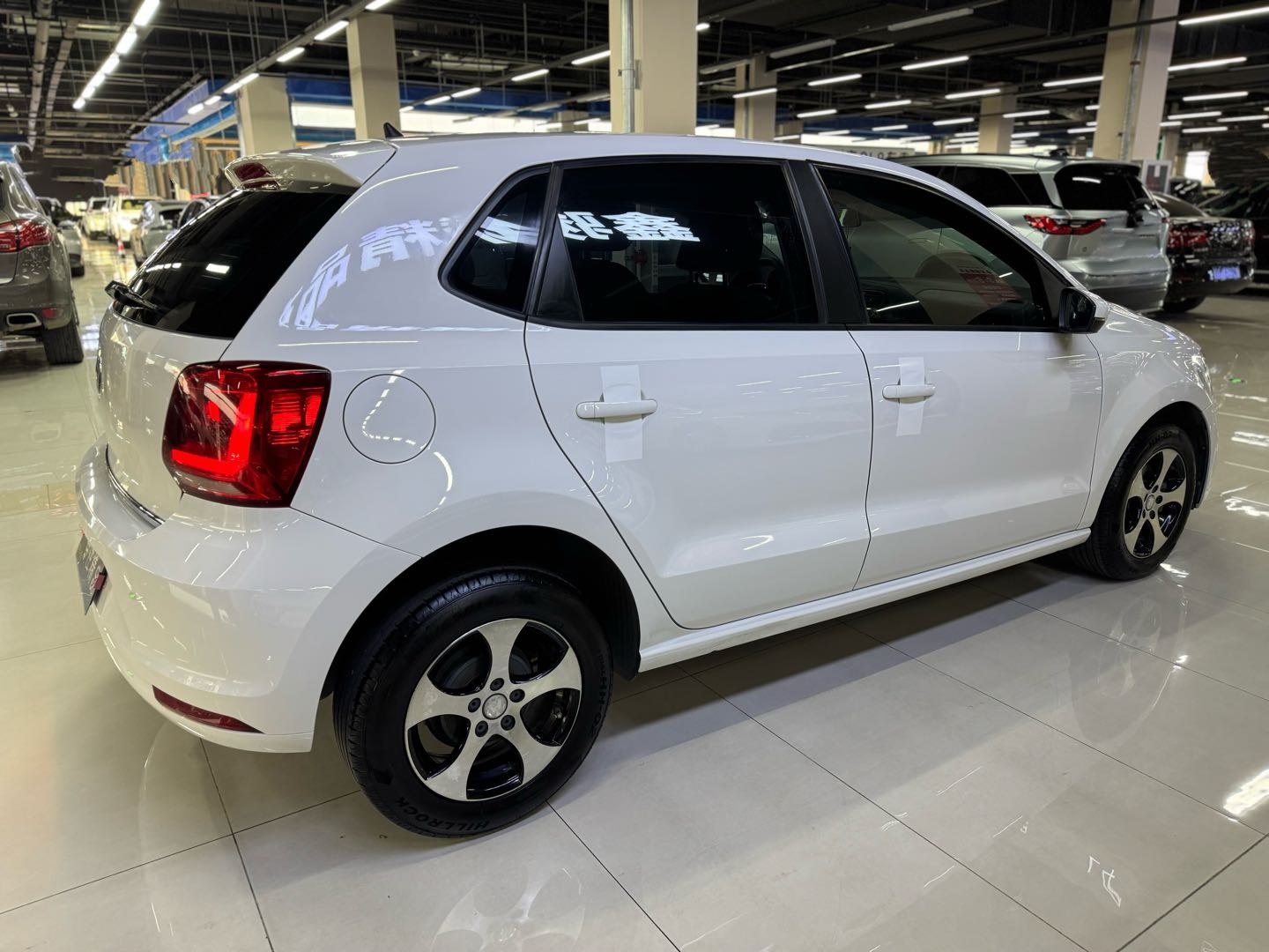 Volkswagen Polo 2017 car image #11
