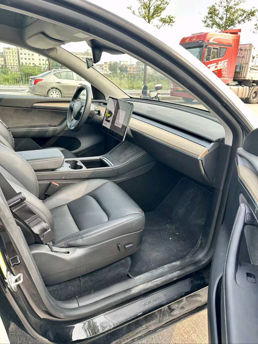 Tesla Model Y 2021 car image #6