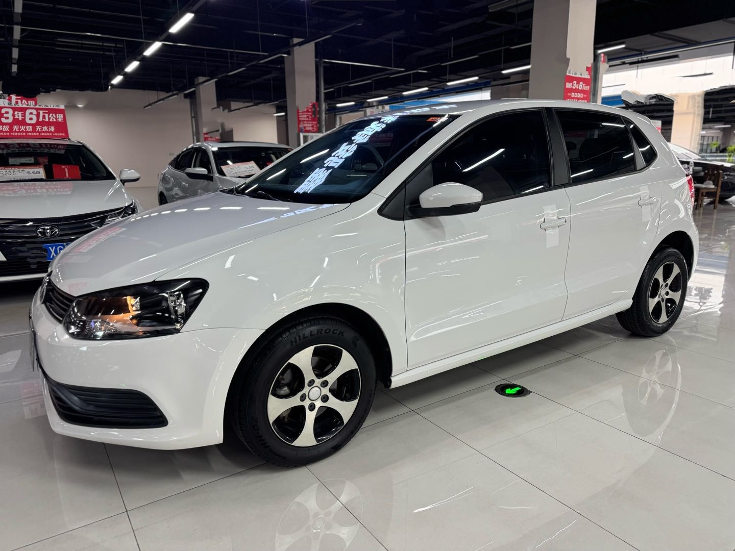 Volkswagen Polo 2017 car image #2
