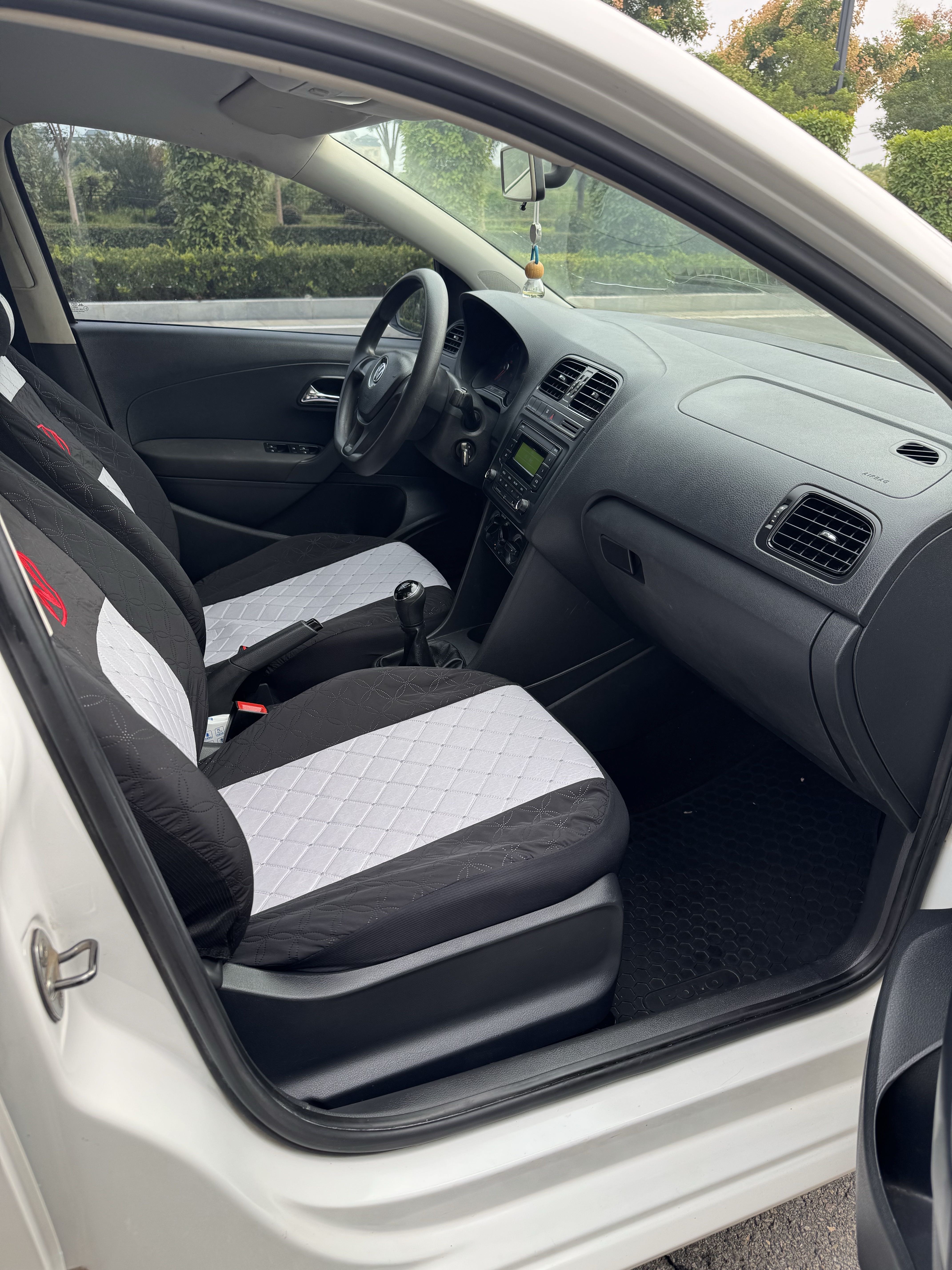 Volkswagen Polo 2017 car image #10