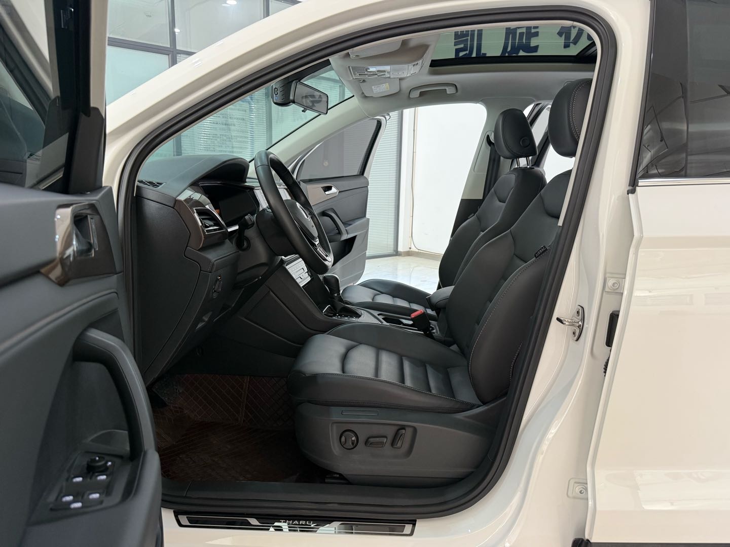 2023 car image #11