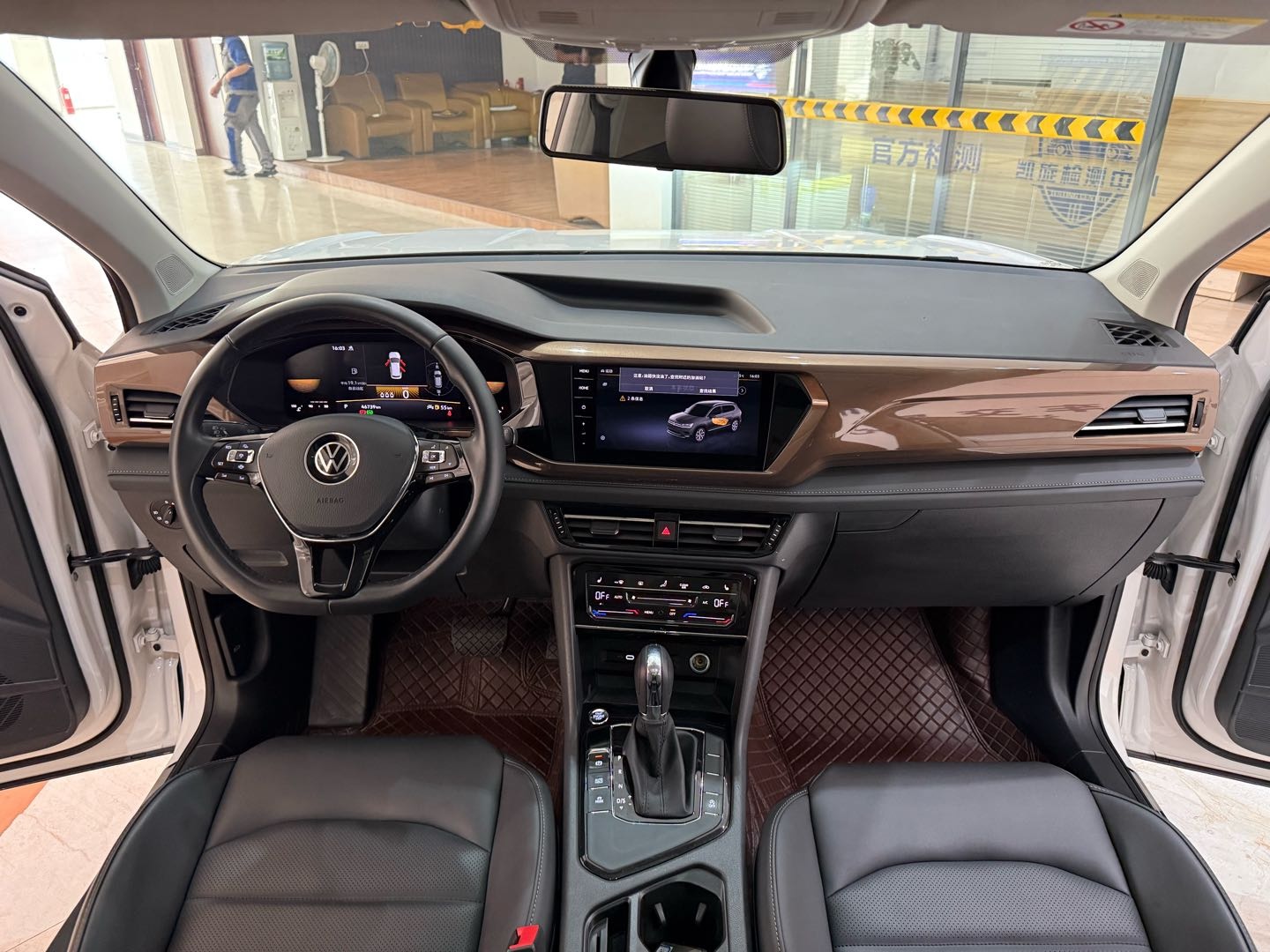 2023 car image #14
