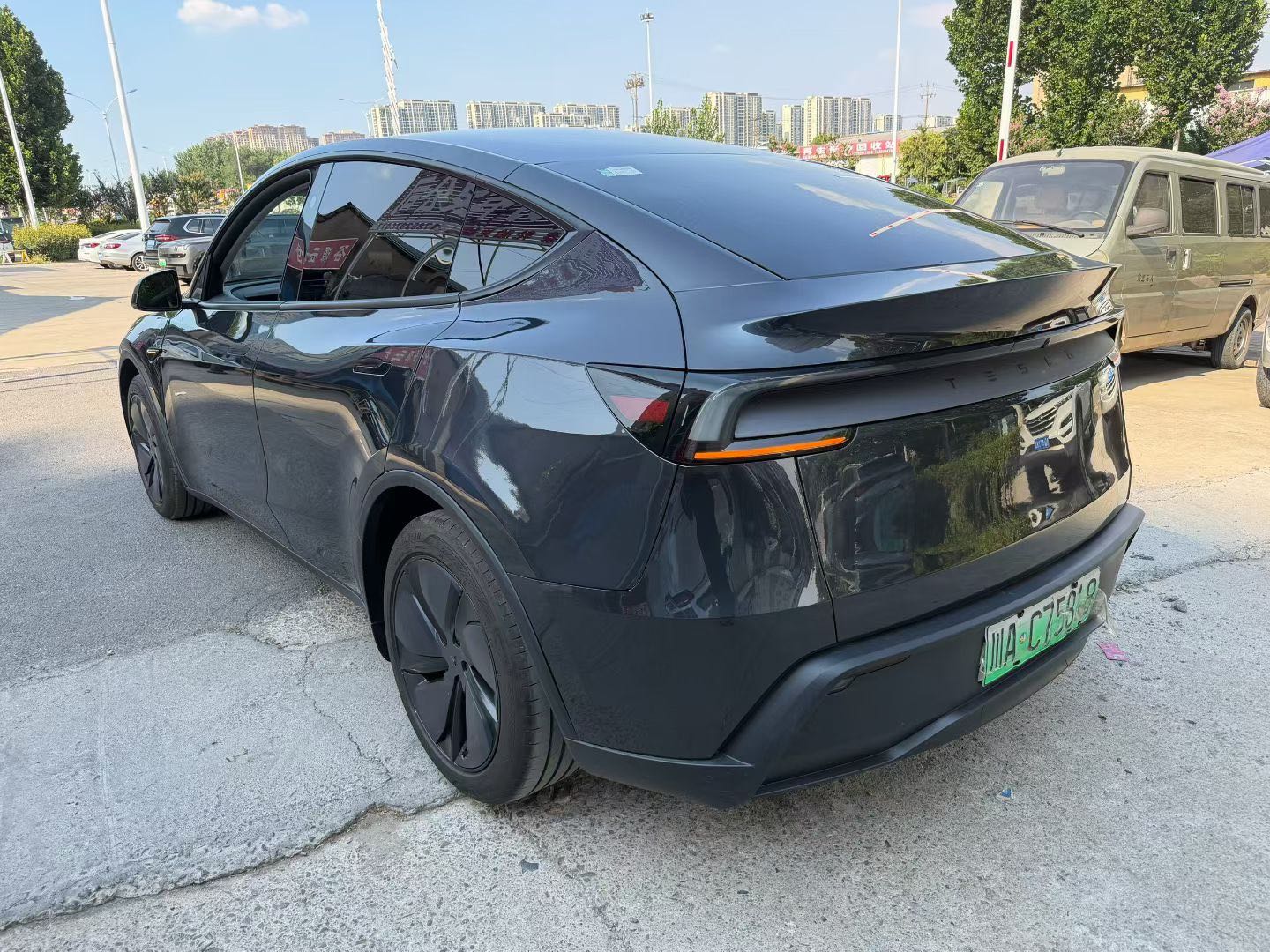 Tesla Model Y 2025 #9 Tesla Model Y 2025 car image #9