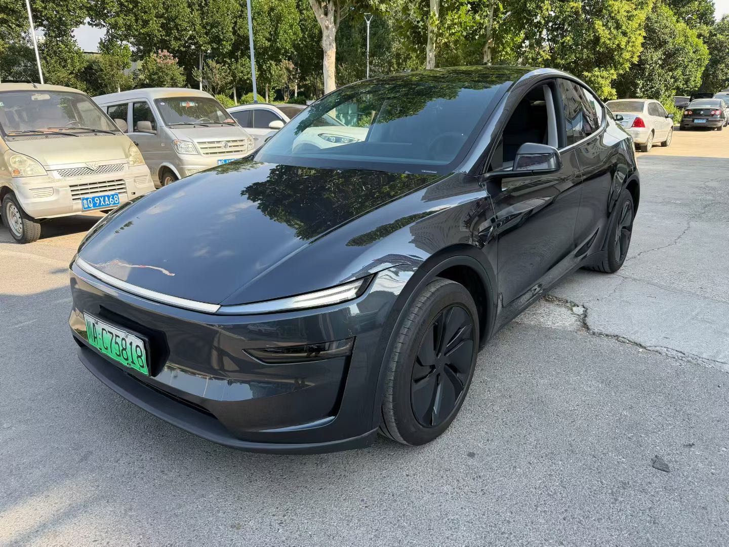 Tesla Model Y 2025 #2 Tesla Model Y 2025 car image #2