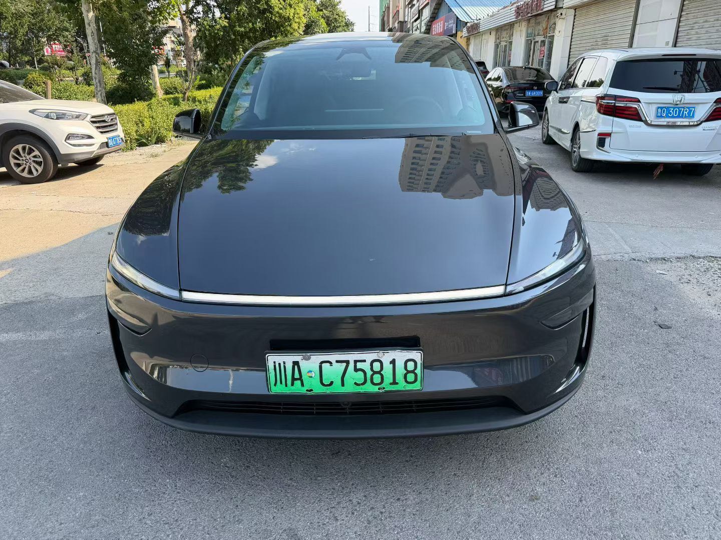 Tesla Model Y 2025 #4 Tesla Model Y 2025 car image #4