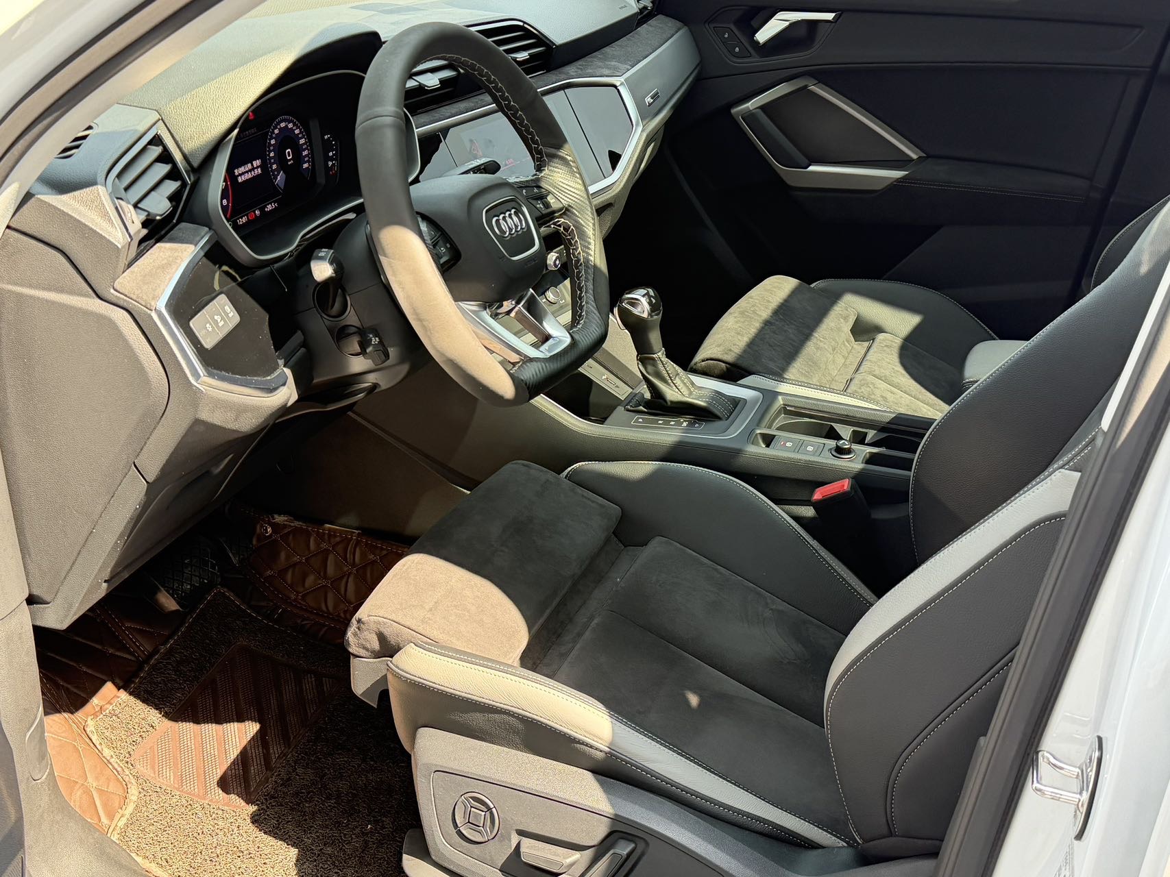 Audi Q3 2020 car image #4