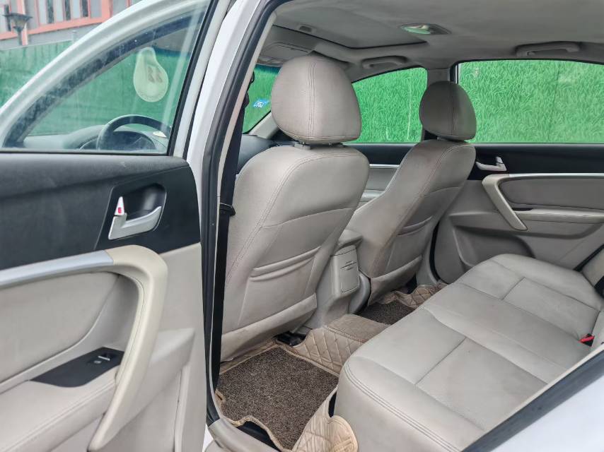 GEELY Emgrand 2015 car image #9