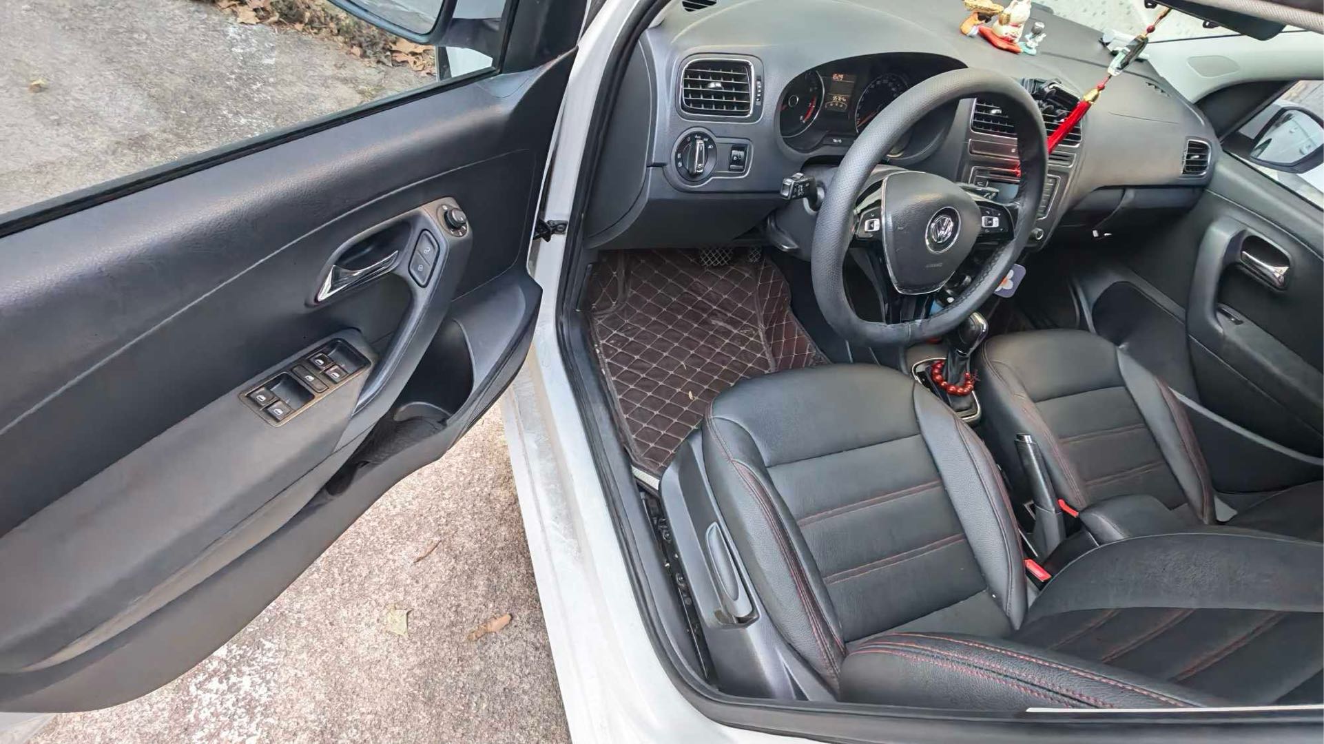 Volkswagen Polo 2016 car image #10