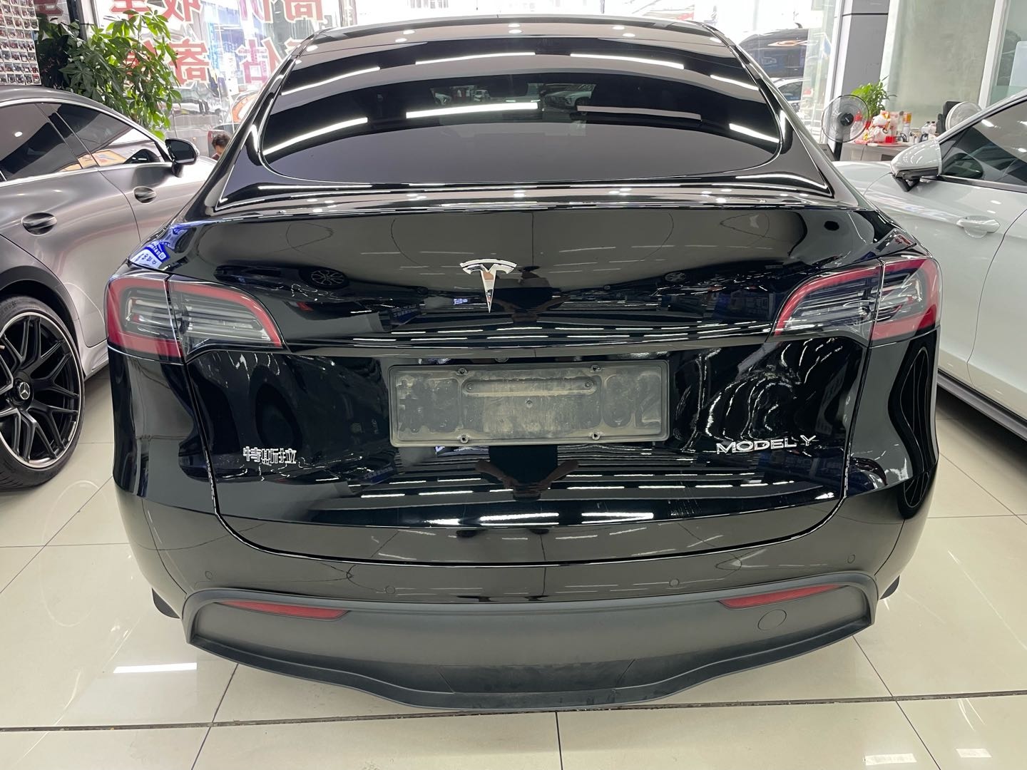 Tesla Model Y 2023 #6 Tesla Model Y 2023 car image #6