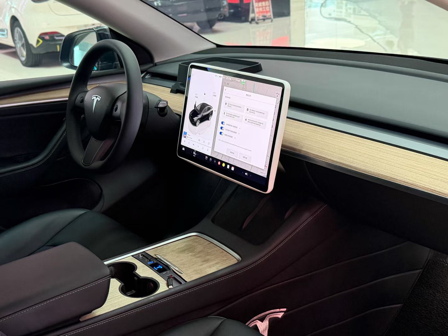 Tesla Model Y 2023 car image #7